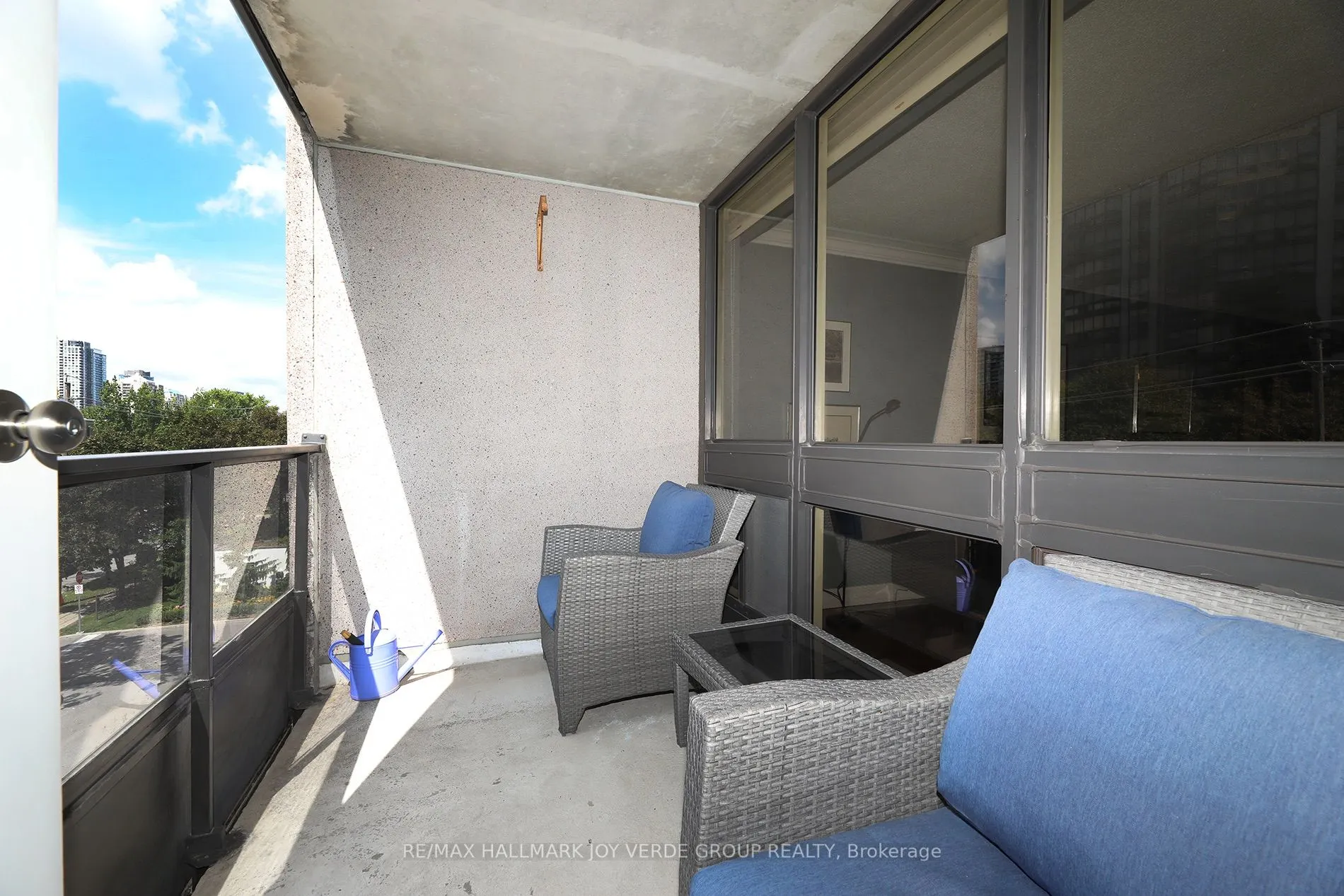 5 Kenneth Avenue #405