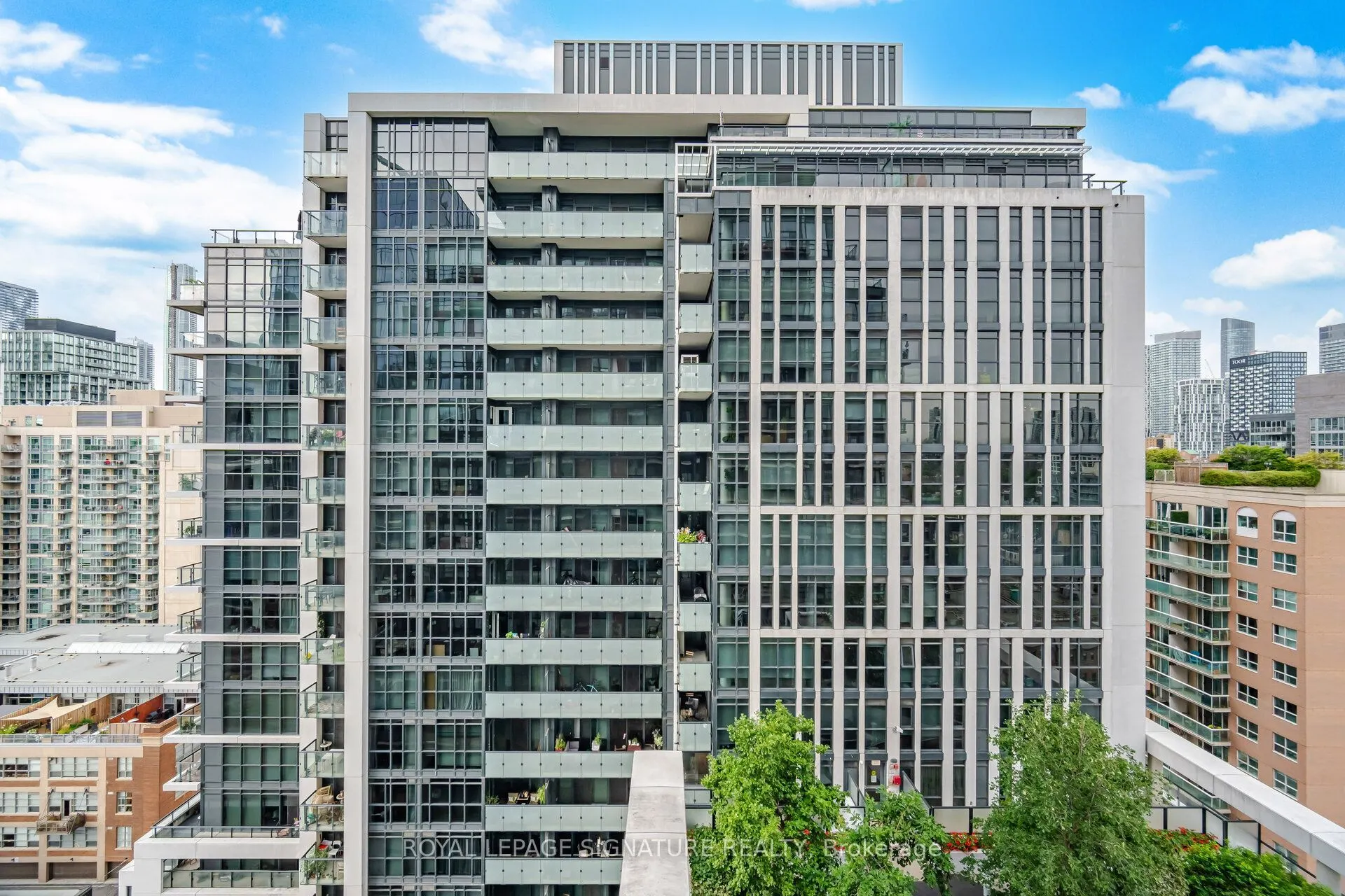 460 Adelaide Street E #1801