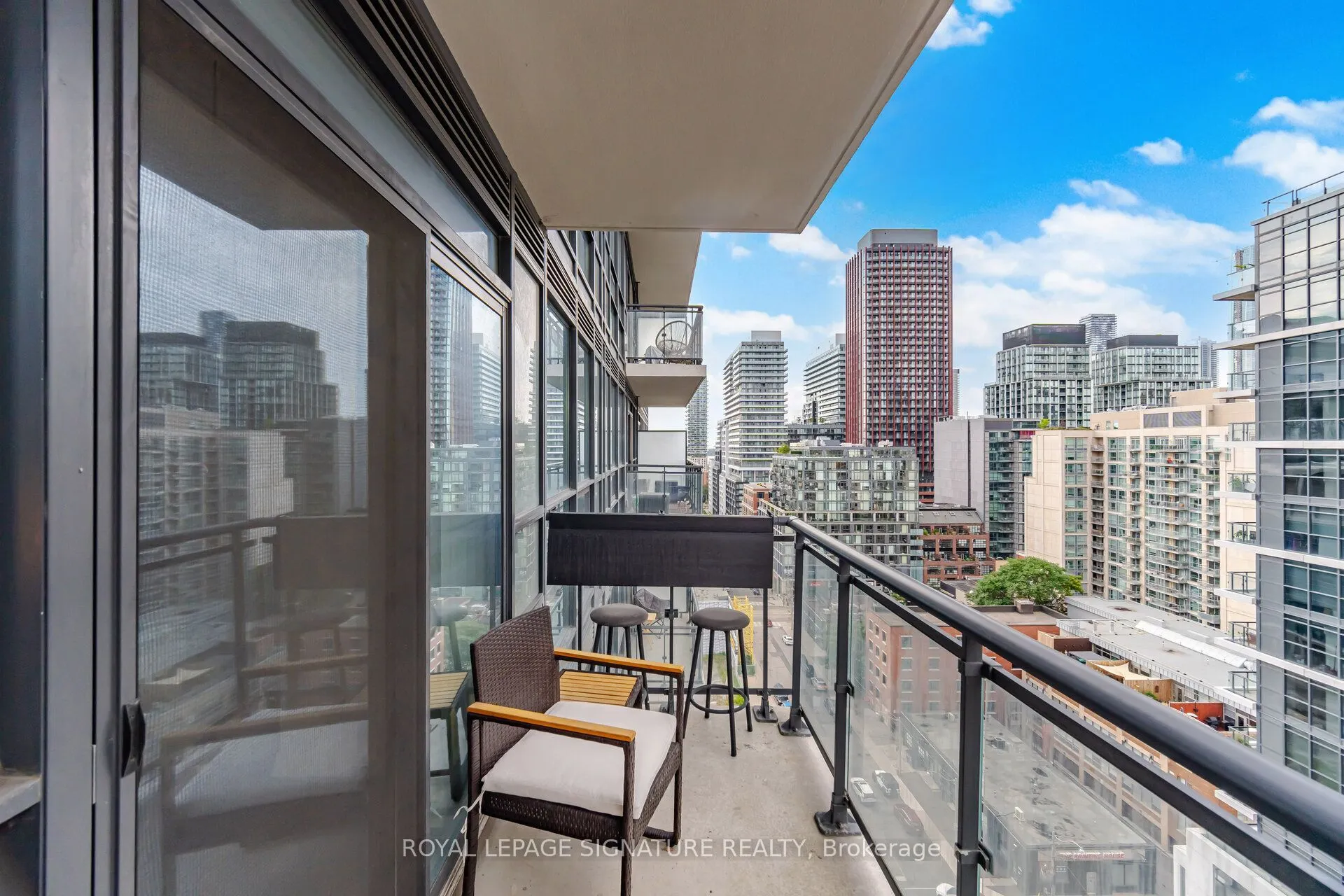 460 Adelaide Street E #1801
