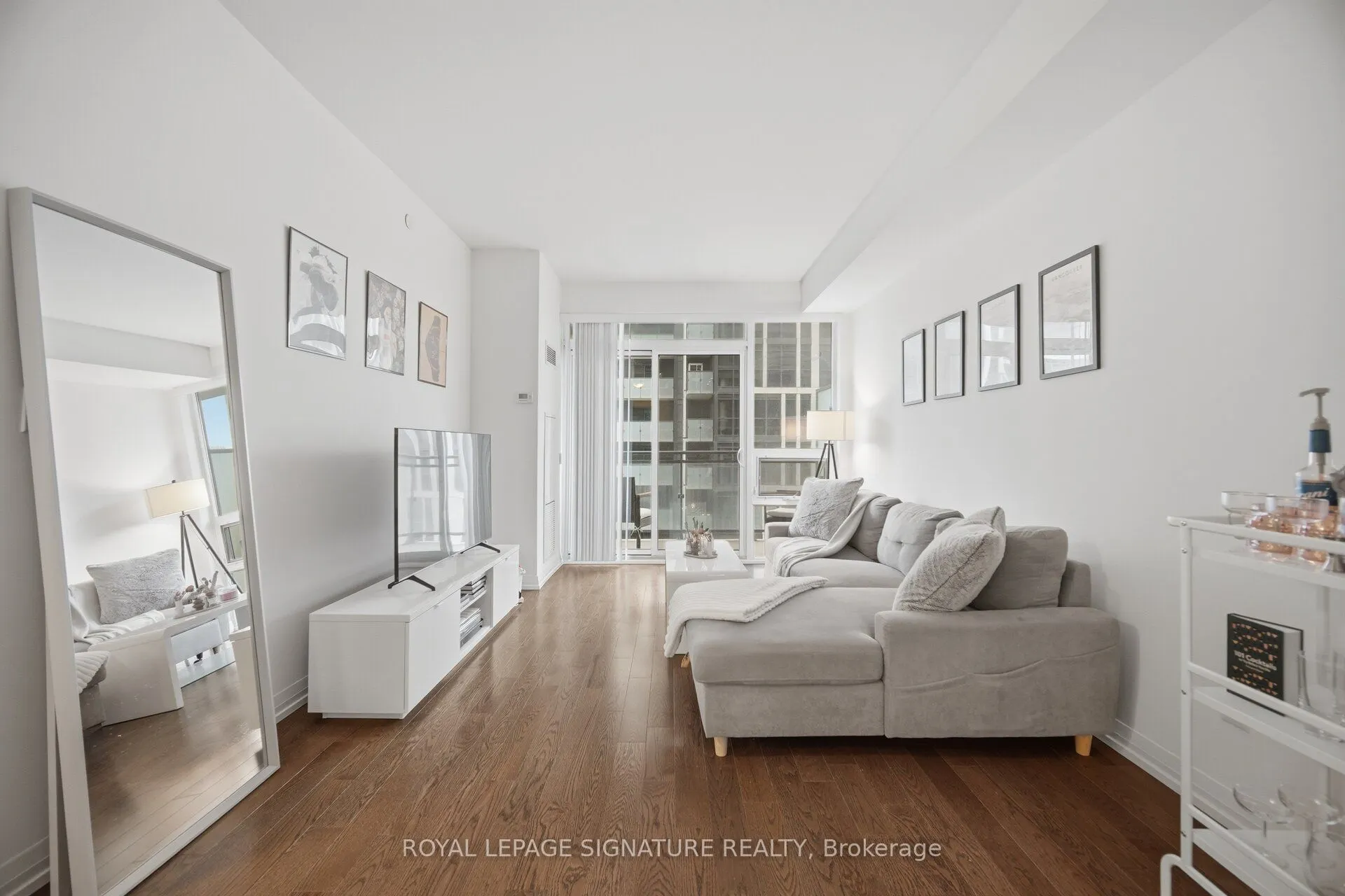460 Adelaide Street E #1801