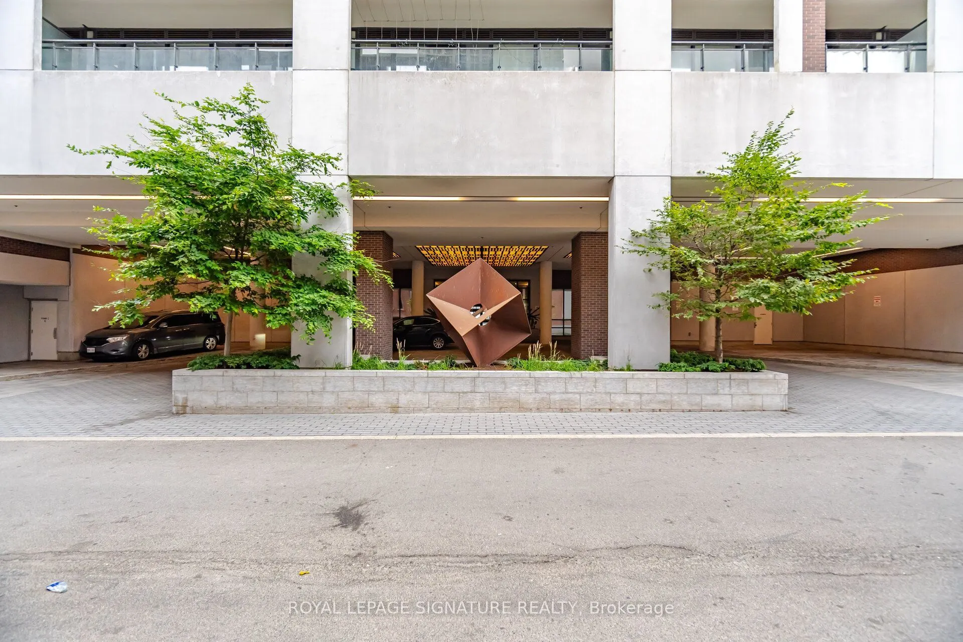 460 Adelaide Street E #1801