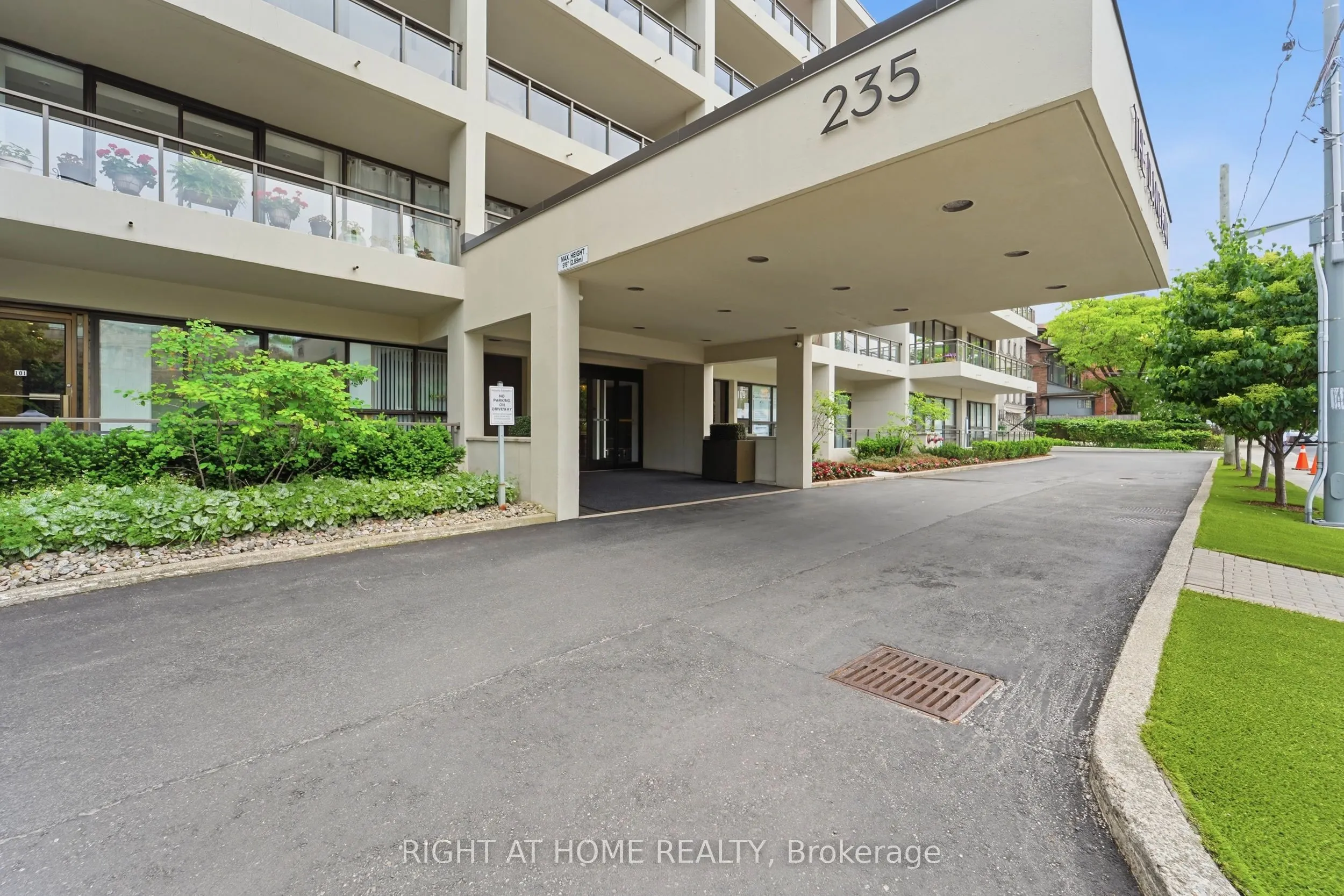 235 St Clair Avenue W #109