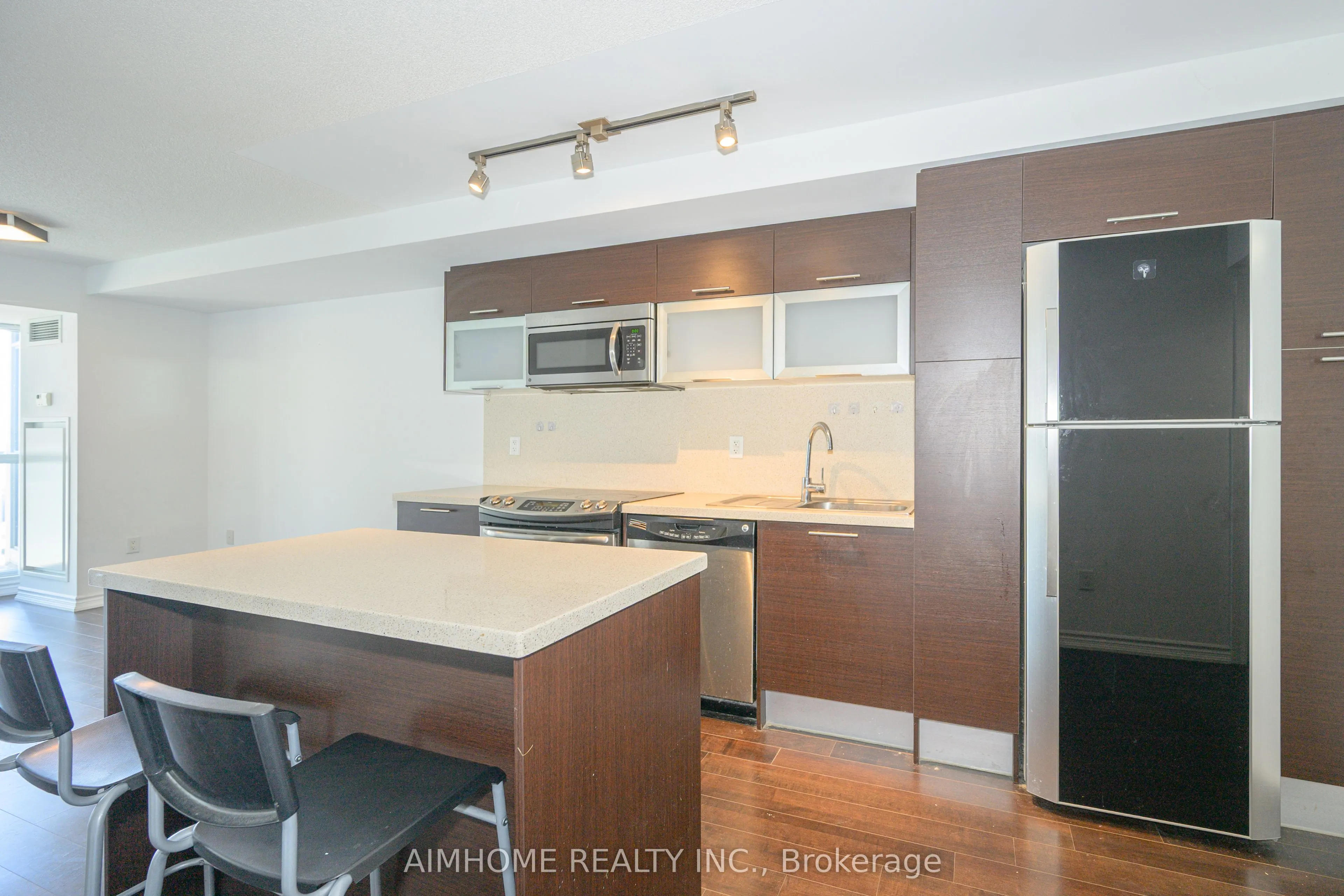 386 Yonge Street #1405