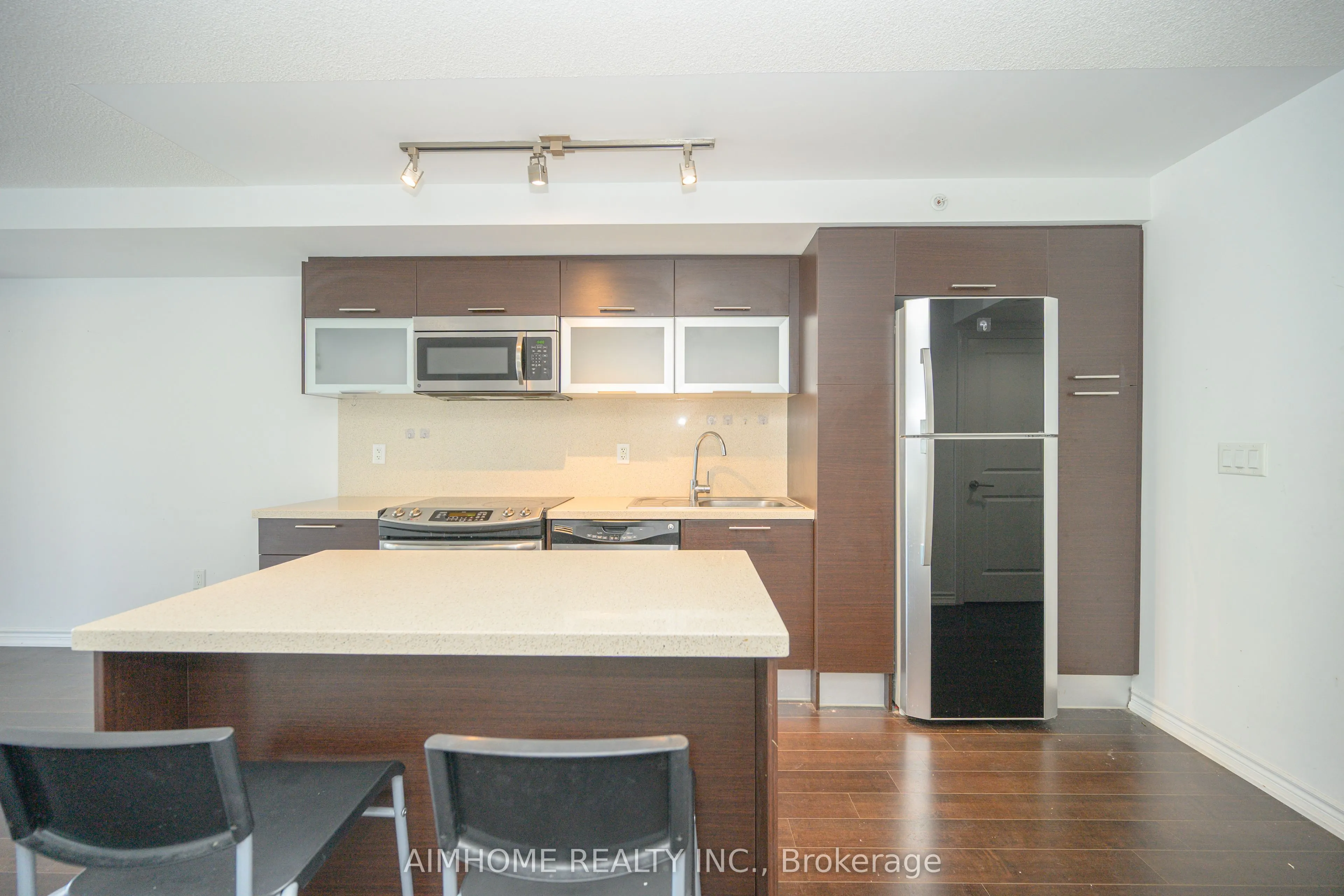 386 Yonge Street #1405