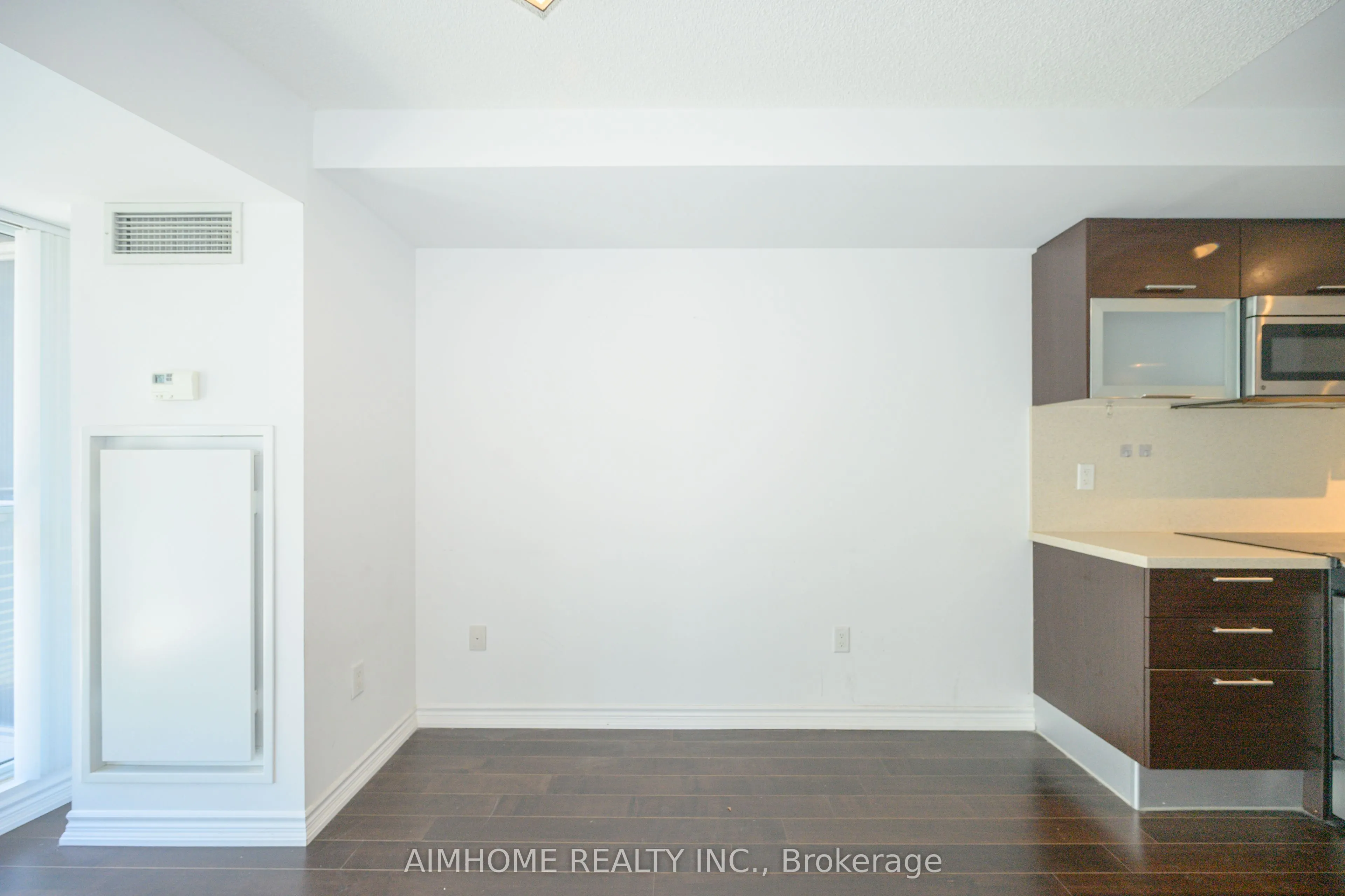 386 Yonge Street #1405