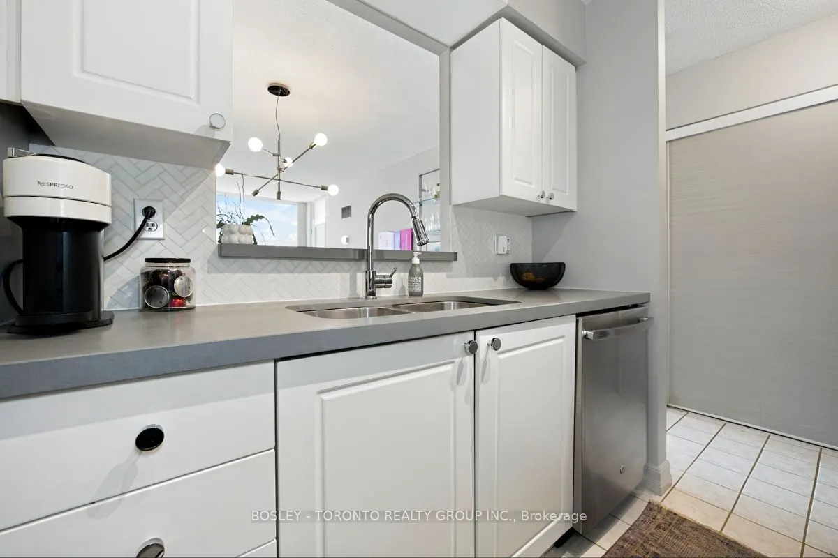 5 Rosehill Avenue #808