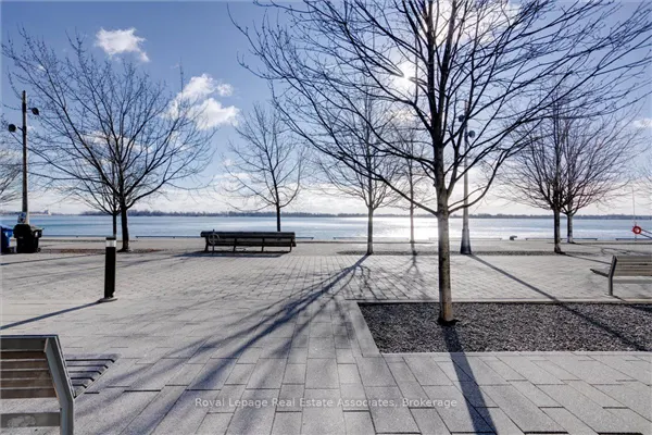 29 Queens Quay E #323