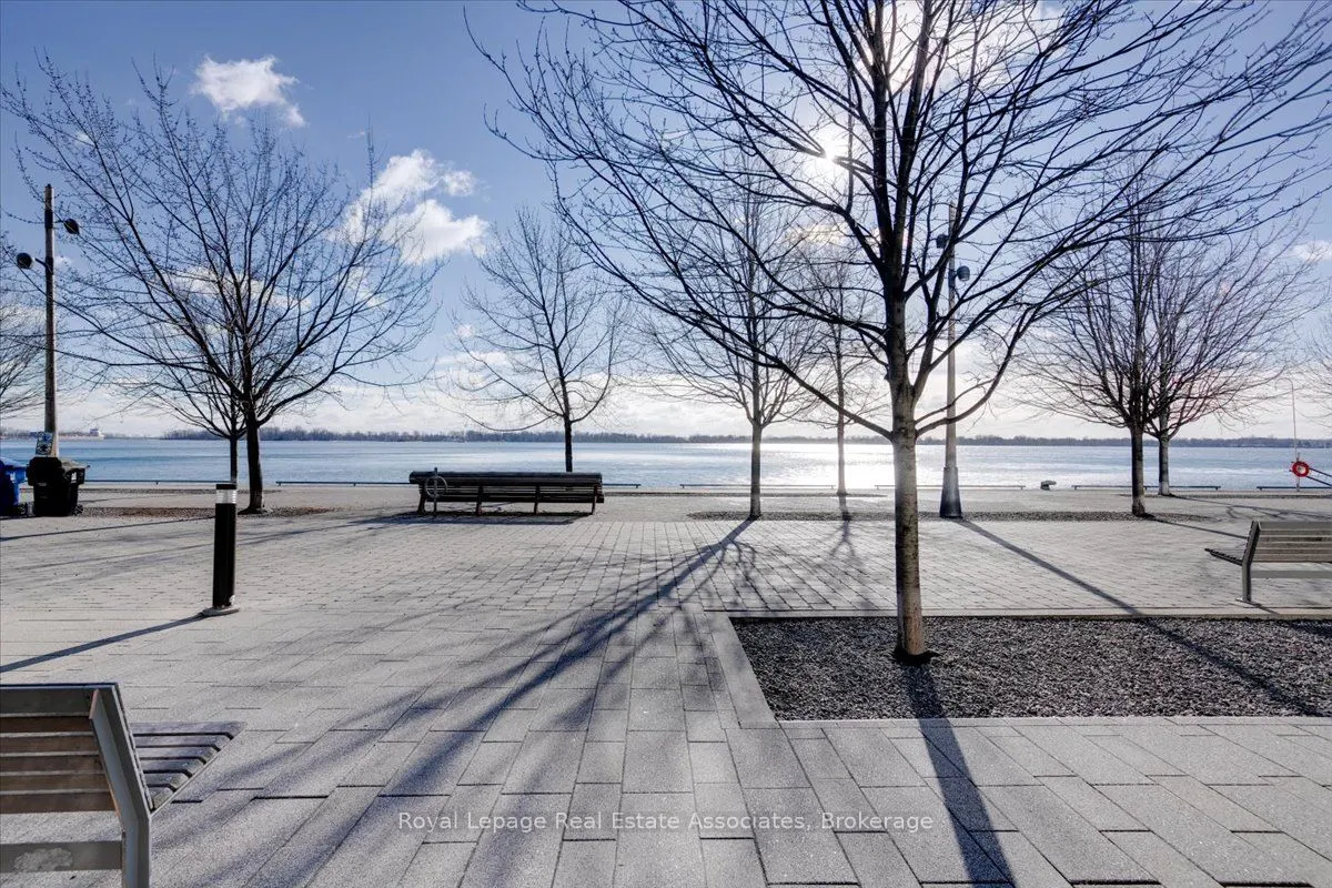 29 Queens Quay E #323