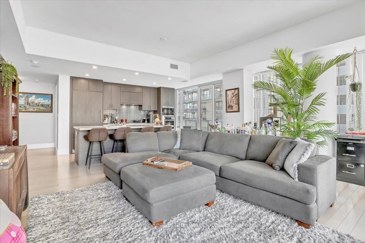 29 Queens Quay E #323