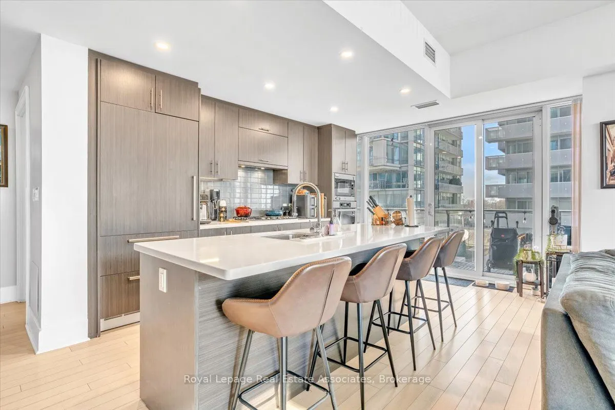 29 Queens Quay E #323