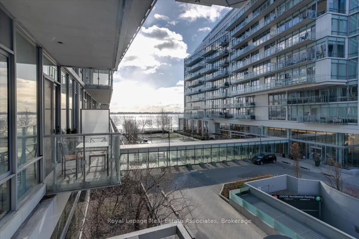 29 Queens Quay E #323