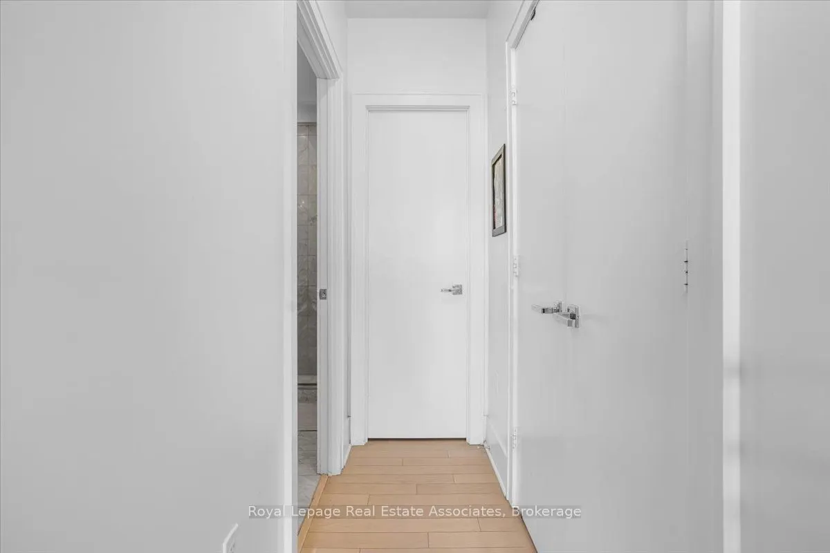 29 Queens Quay E #323
