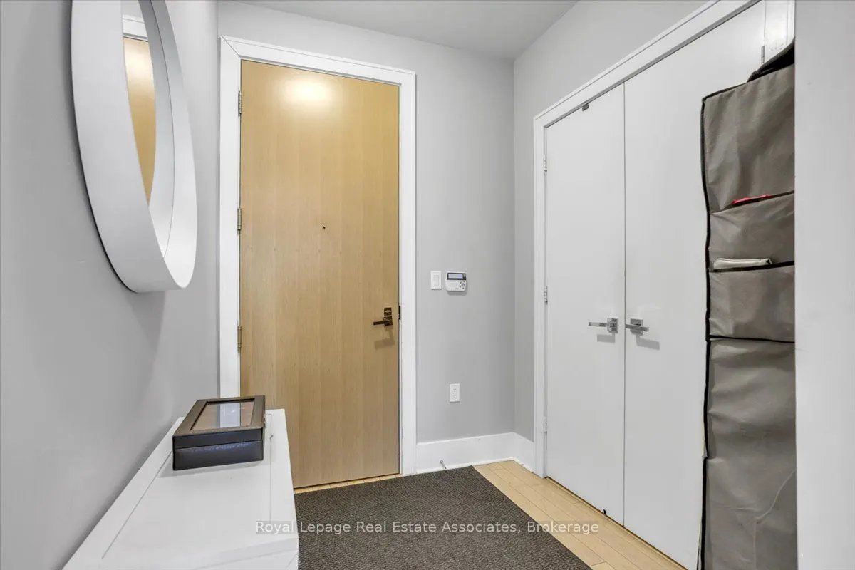 29 Queens Quay E #323