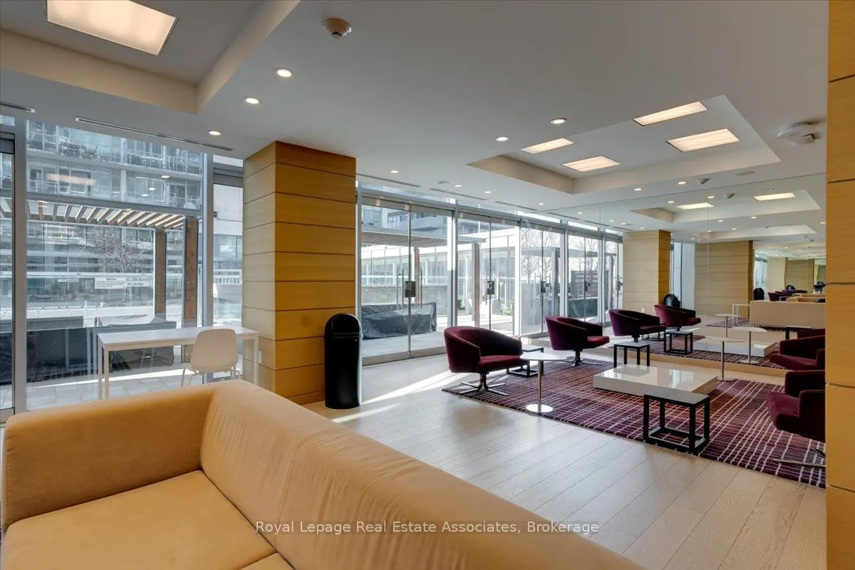 29 Queens Quay E #323