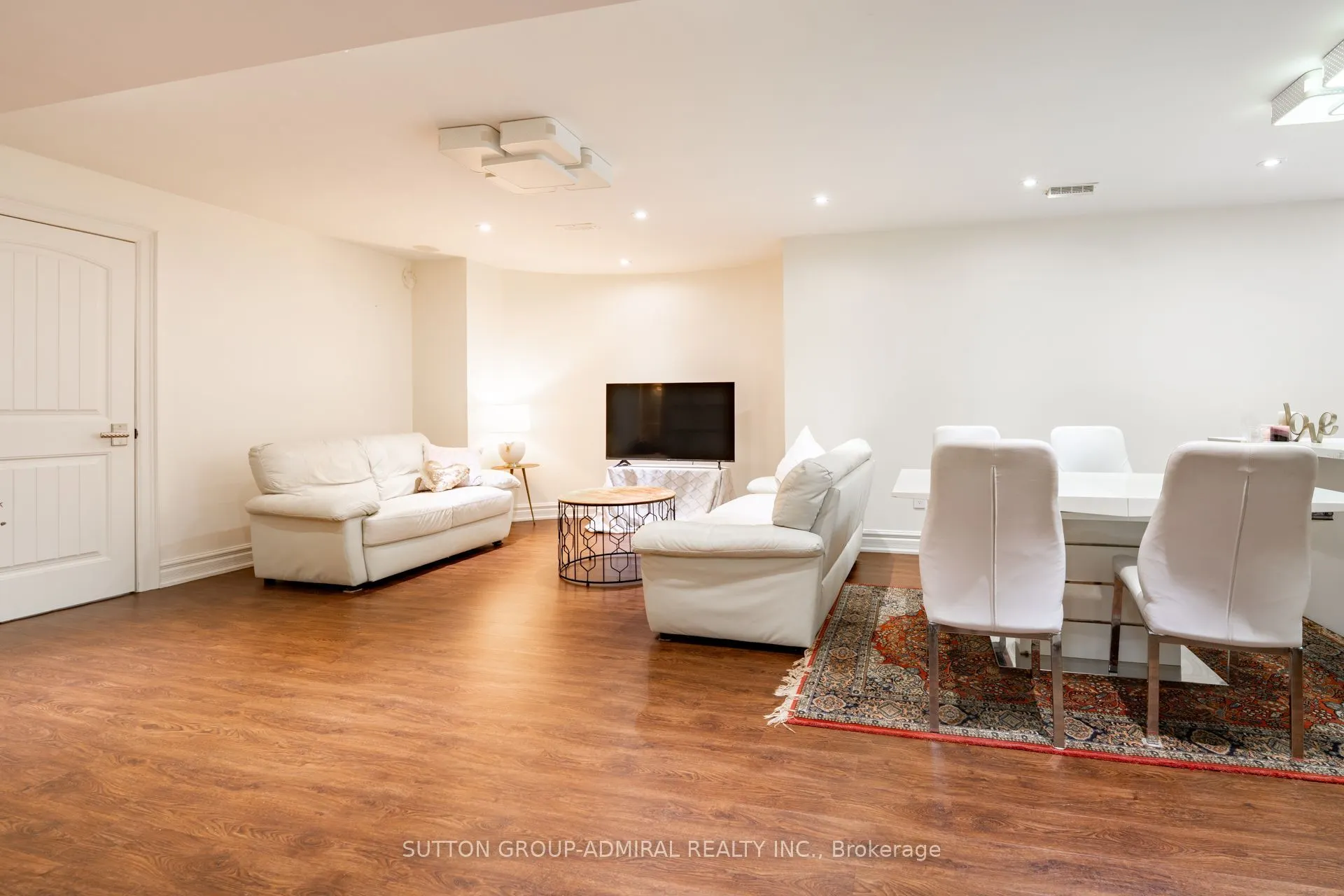 9 Calderon Crescent