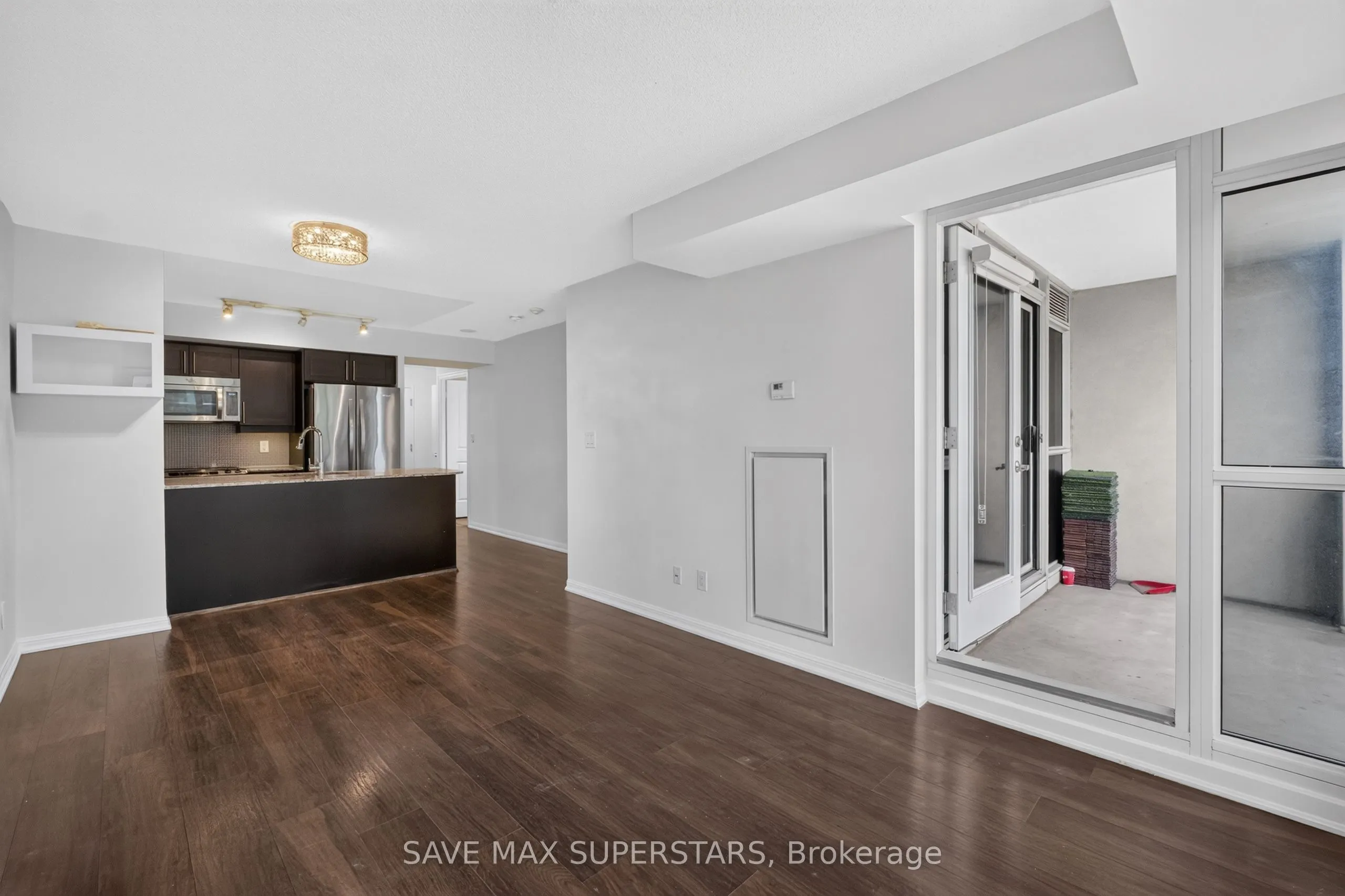 35 Bastion Street #714