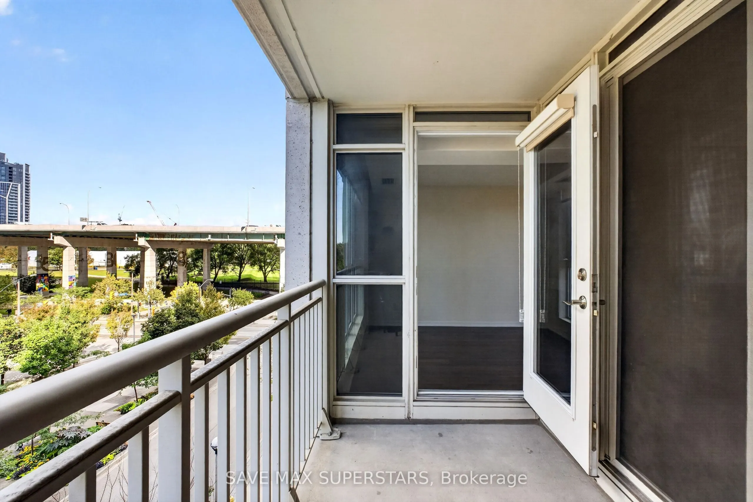 35 Bastion Street #714