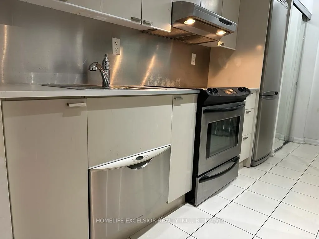 111 Elizabeth Street #632