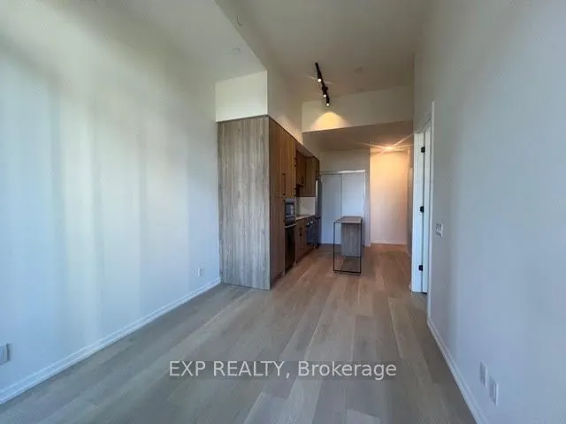 109 Erskine Avenue #609