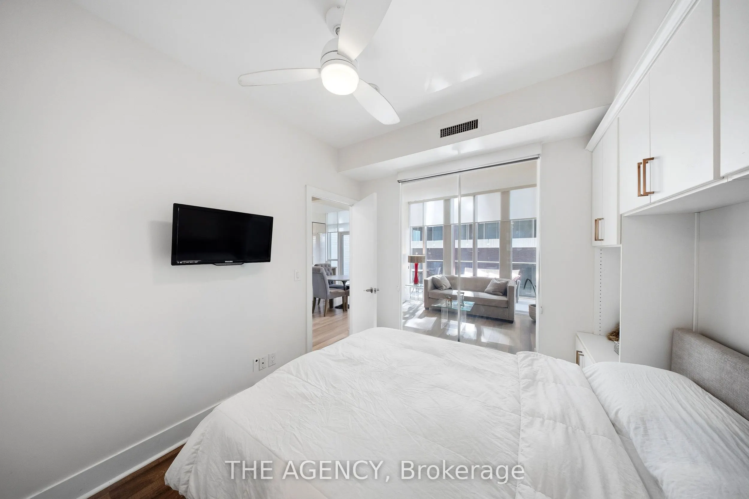 32 Davenport Road #401