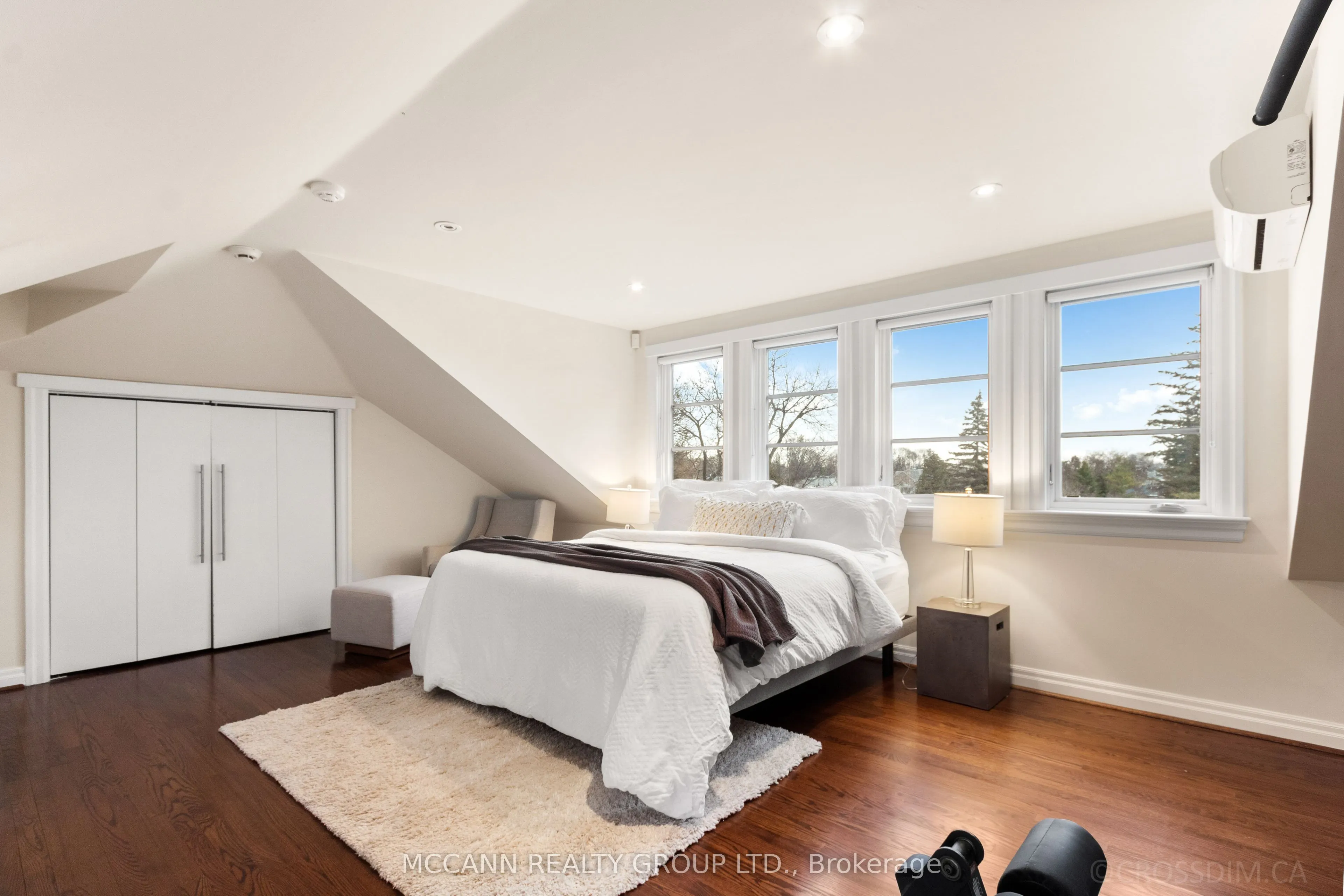 27 Strathgowan Crescent
