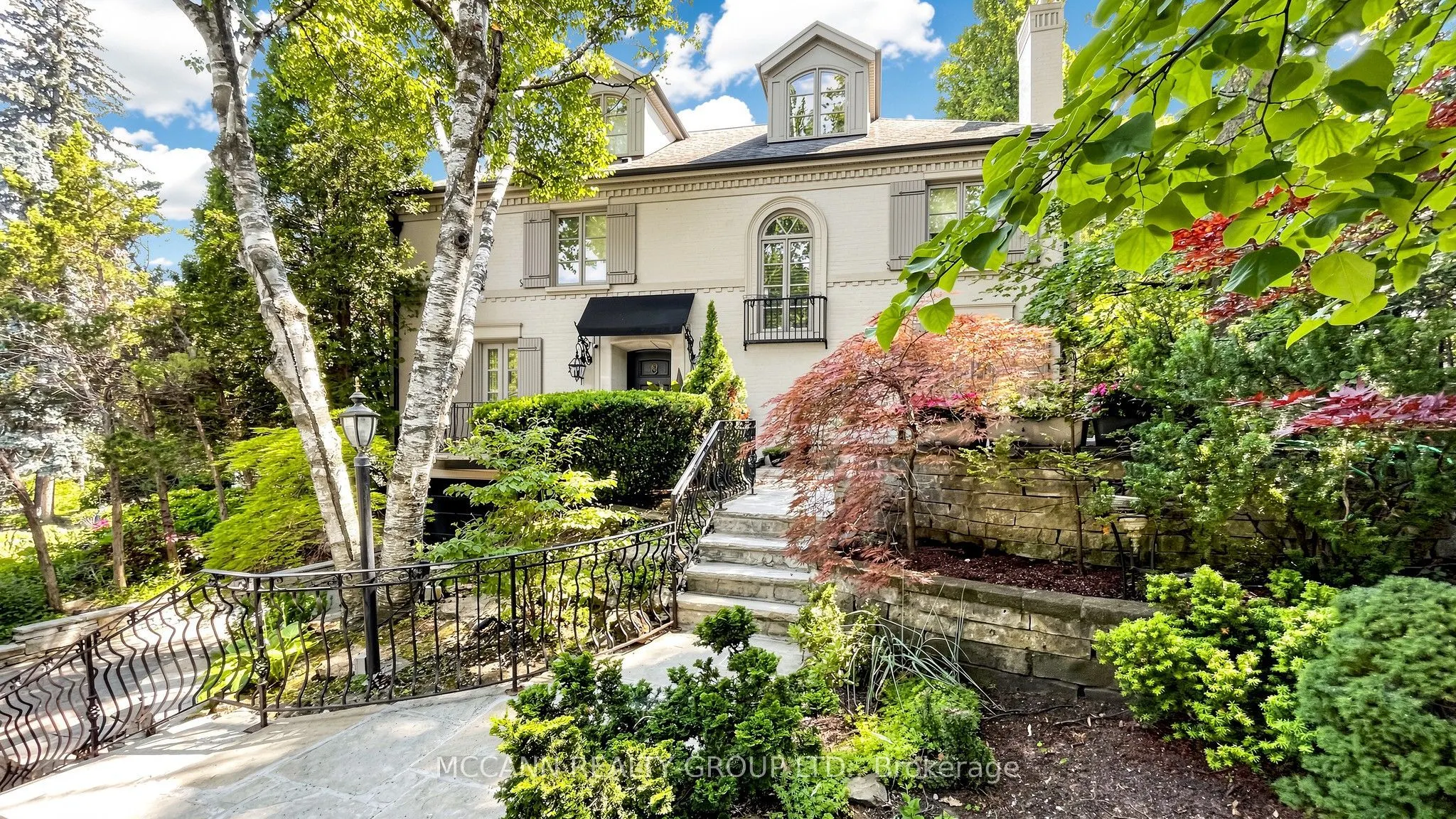 27 Strathgowan Crescent