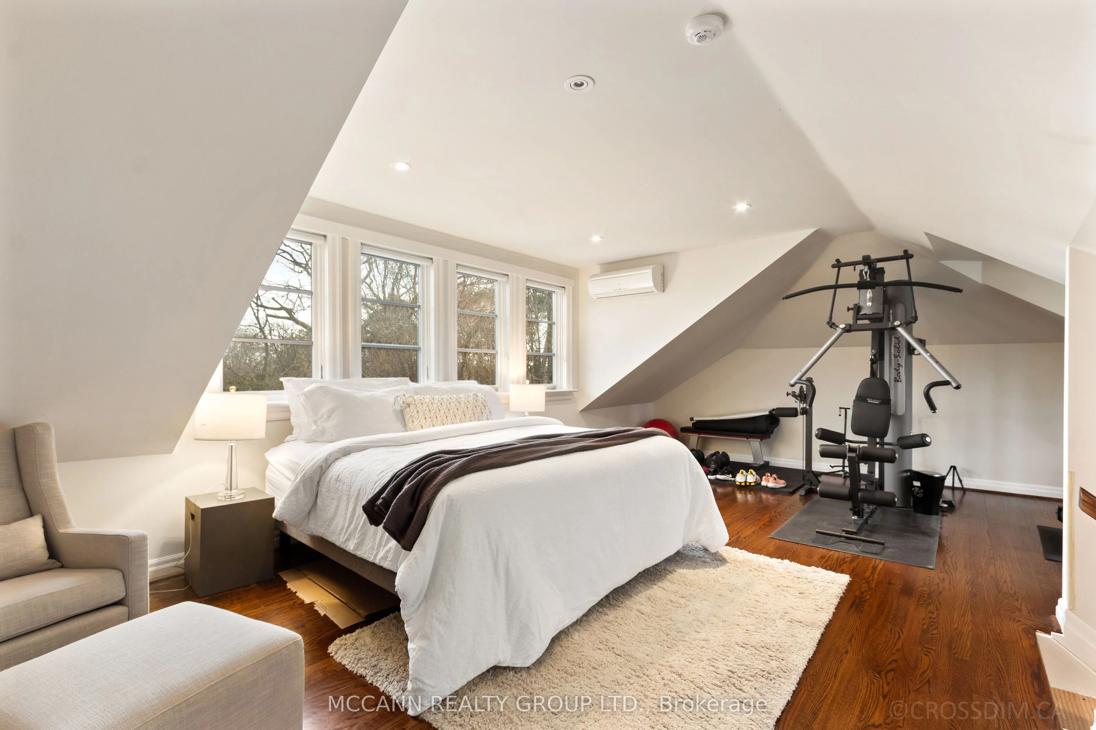 27 Strathgowan Crescent