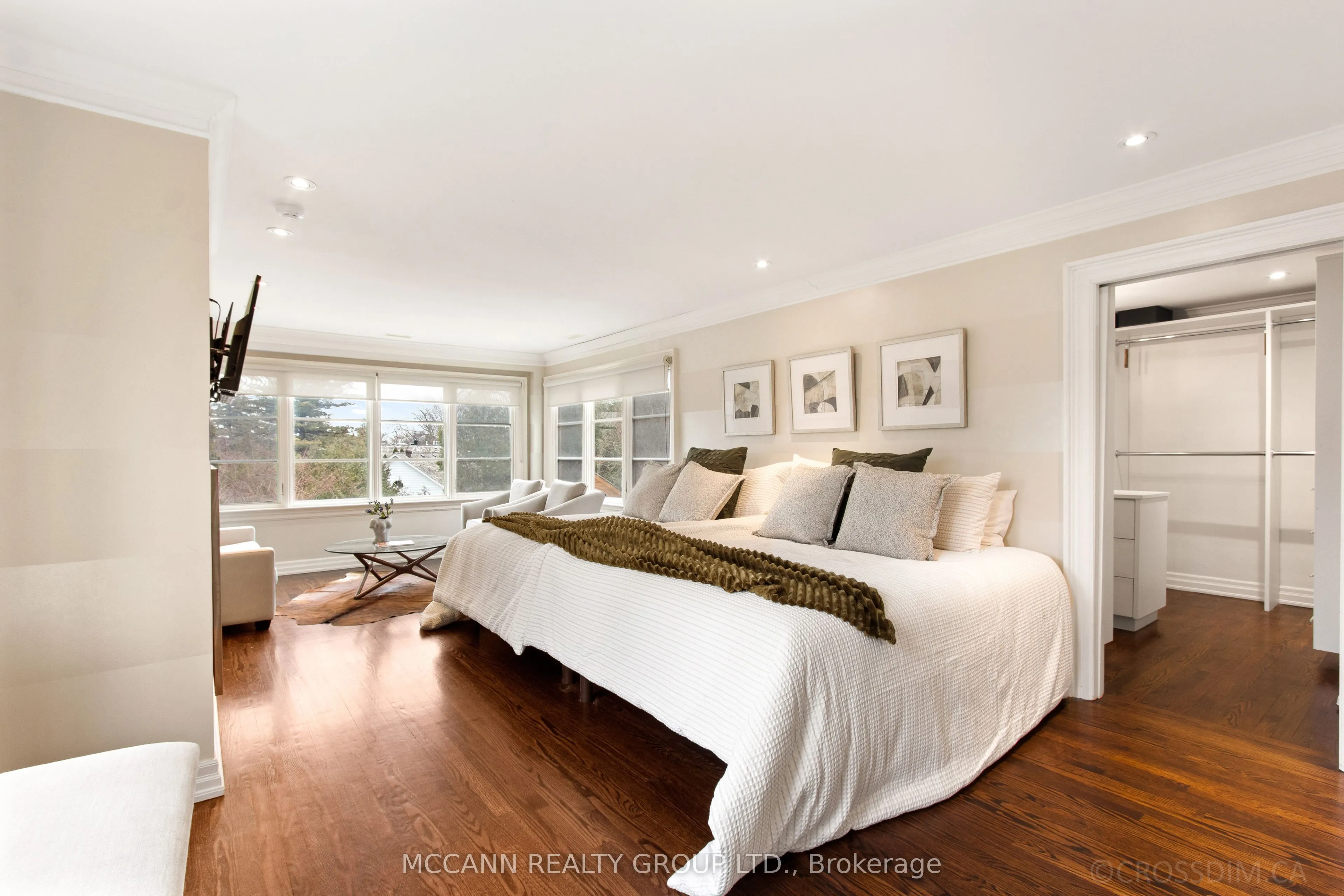 27 Strathgowan Crescent