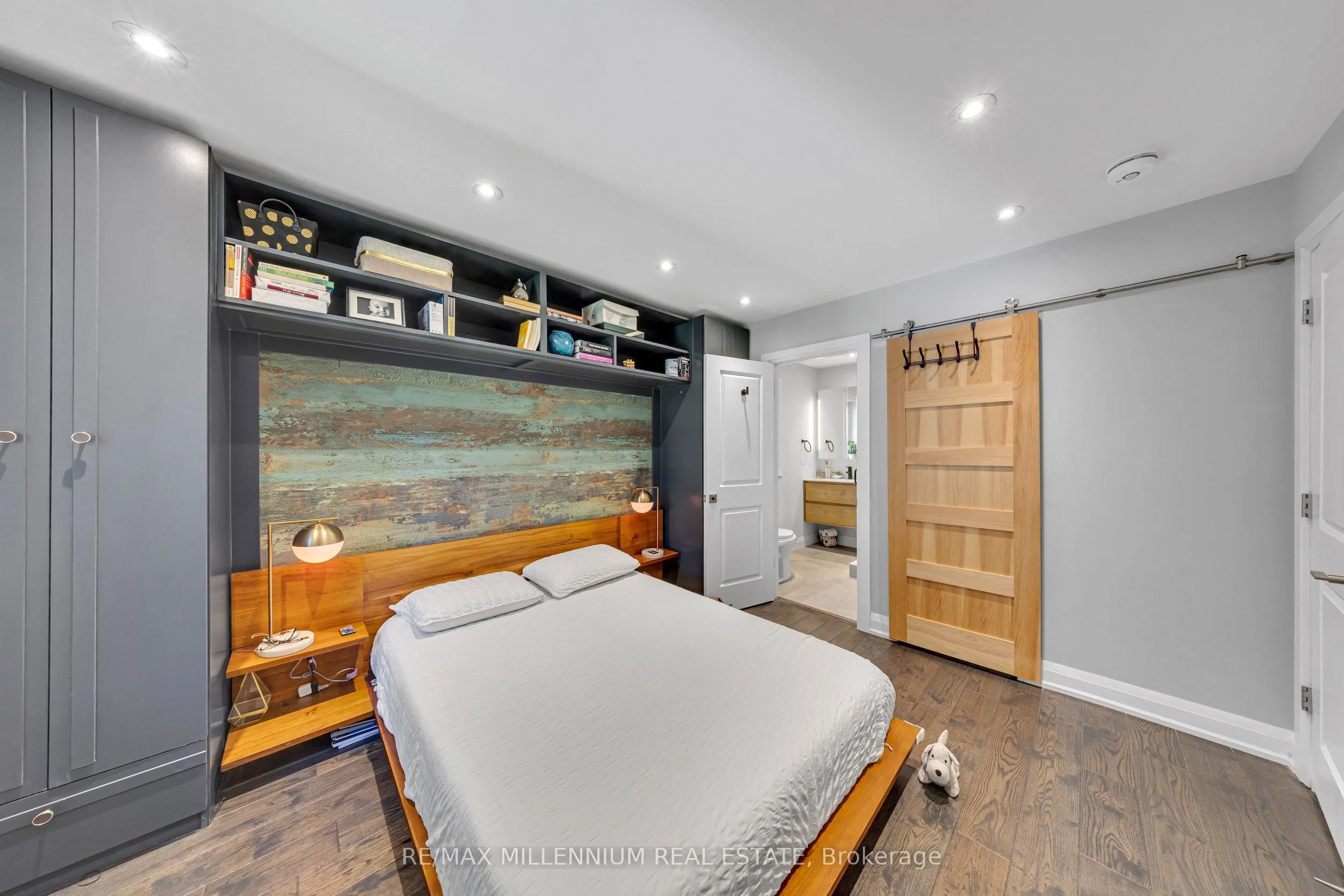 16 Sultana Avenue