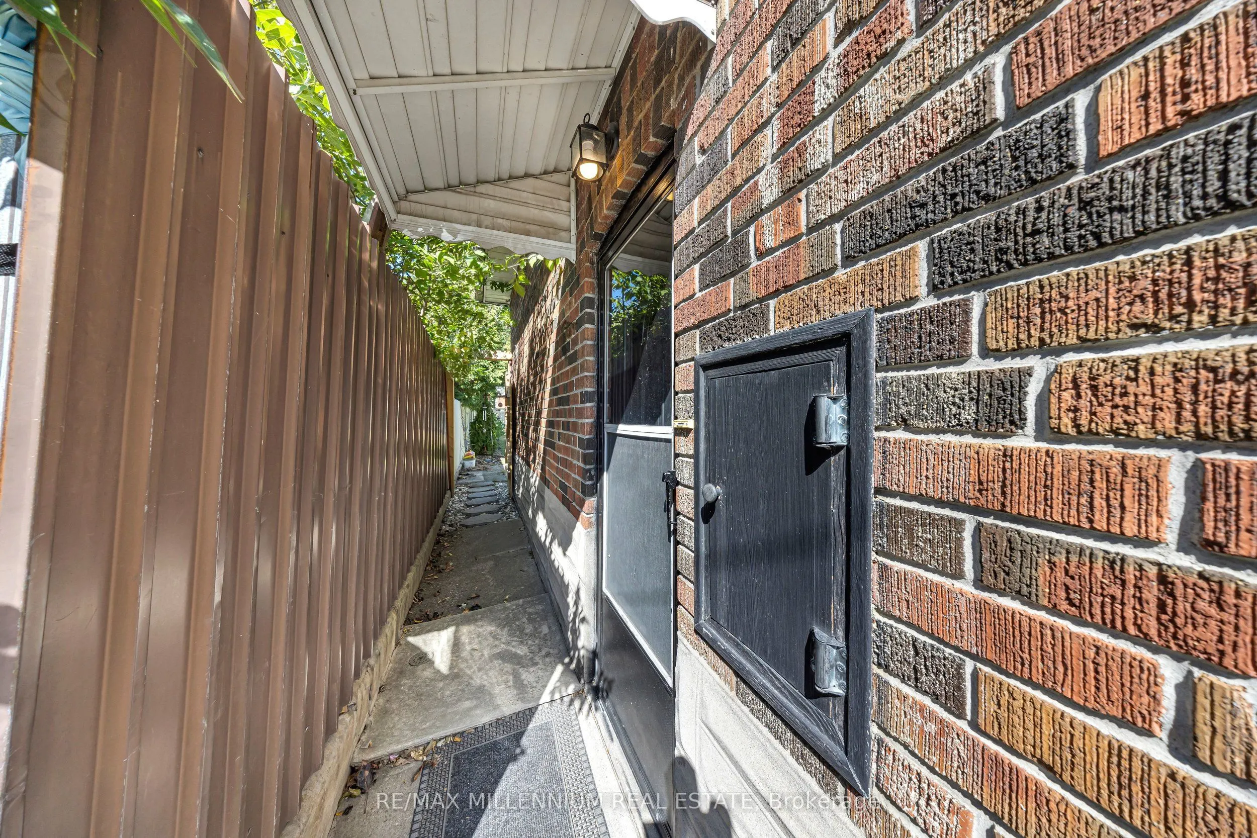 16 Sultana Avenue
