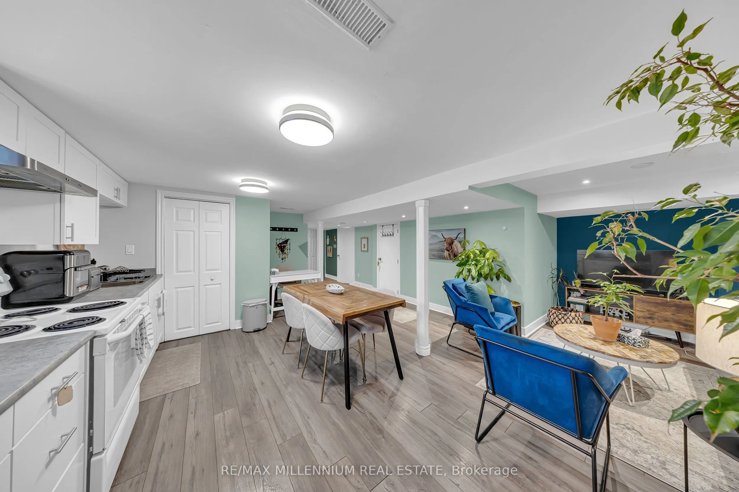 16 Sultana Avenue