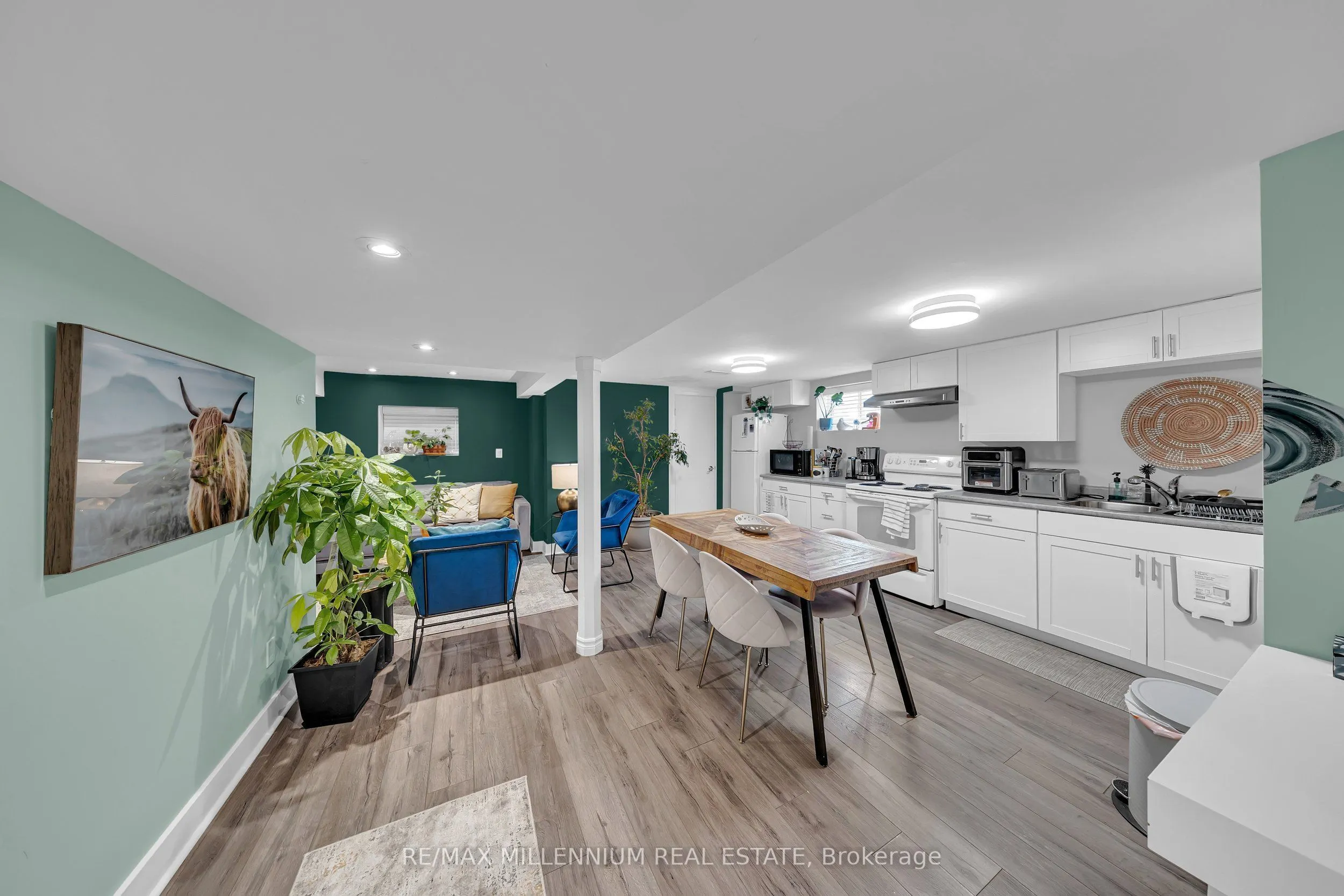 16 Sultana Avenue