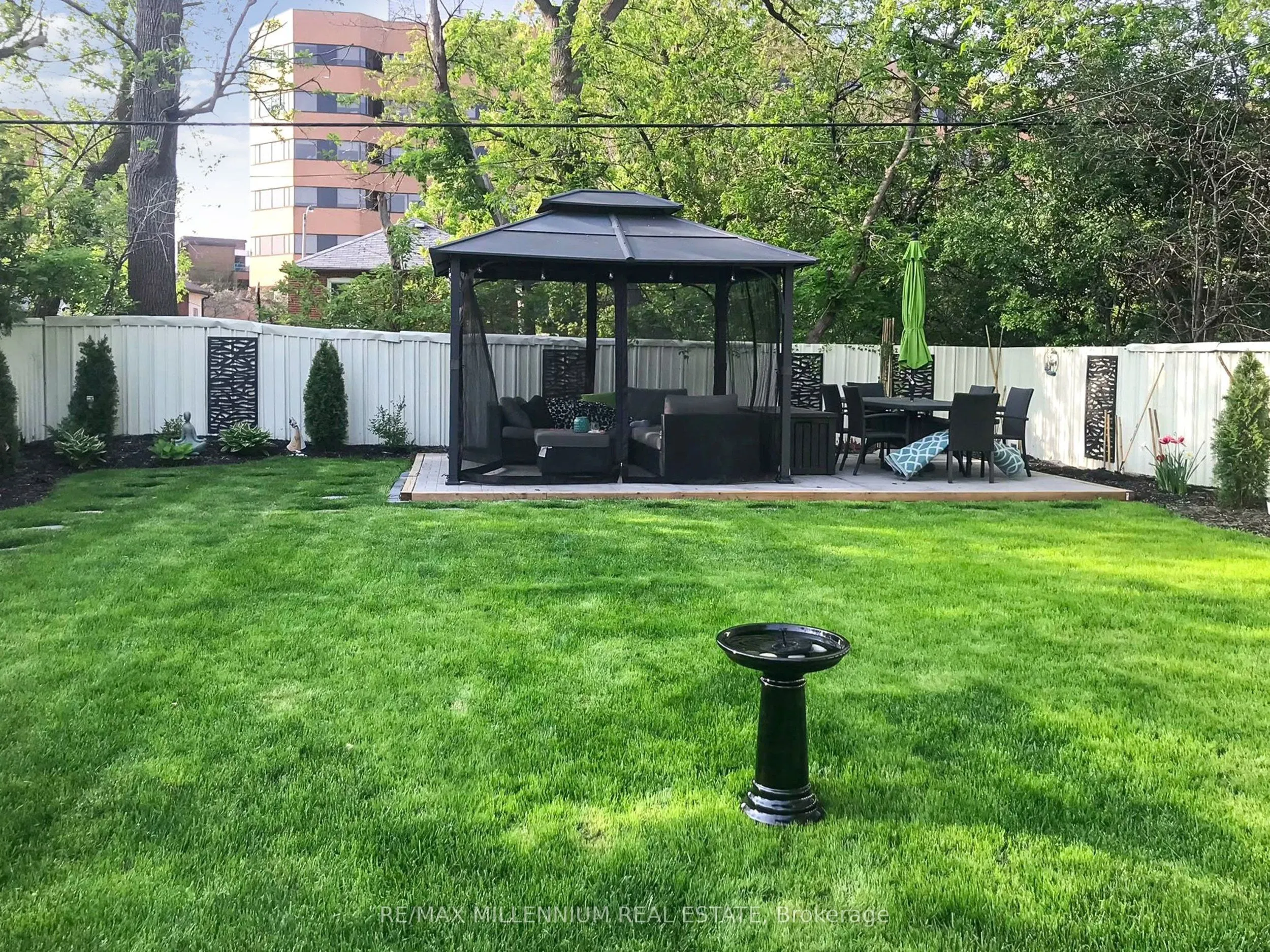 16 Sultana Avenue