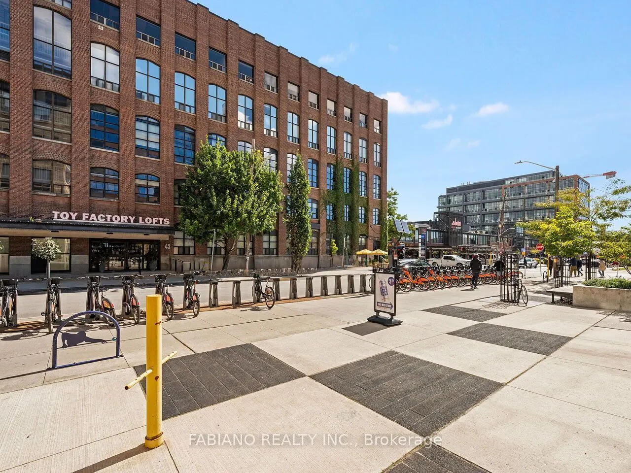 43 Hanna Avenue #532