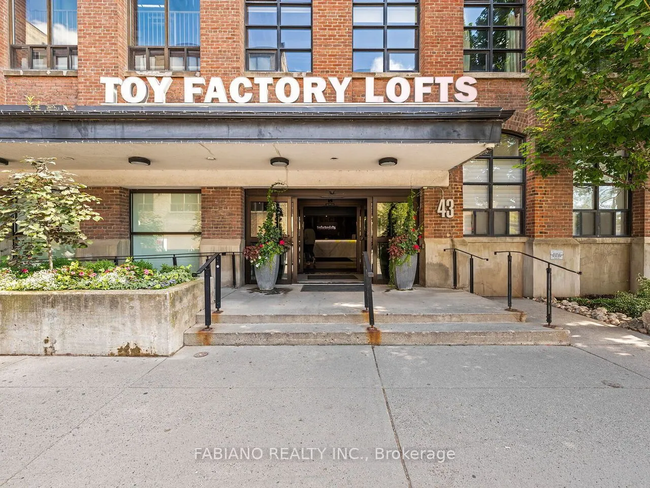 43 Hanna Avenue #532