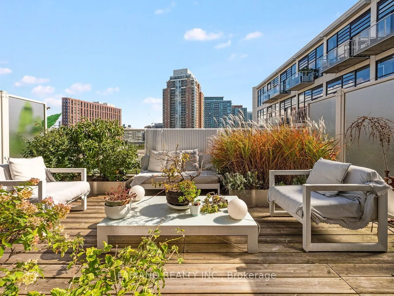 43 Hanna Avenue #532