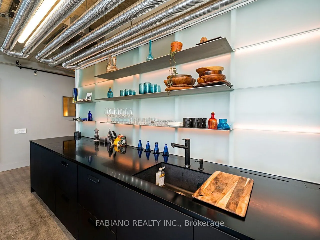 43 Hanna Avenue #532
