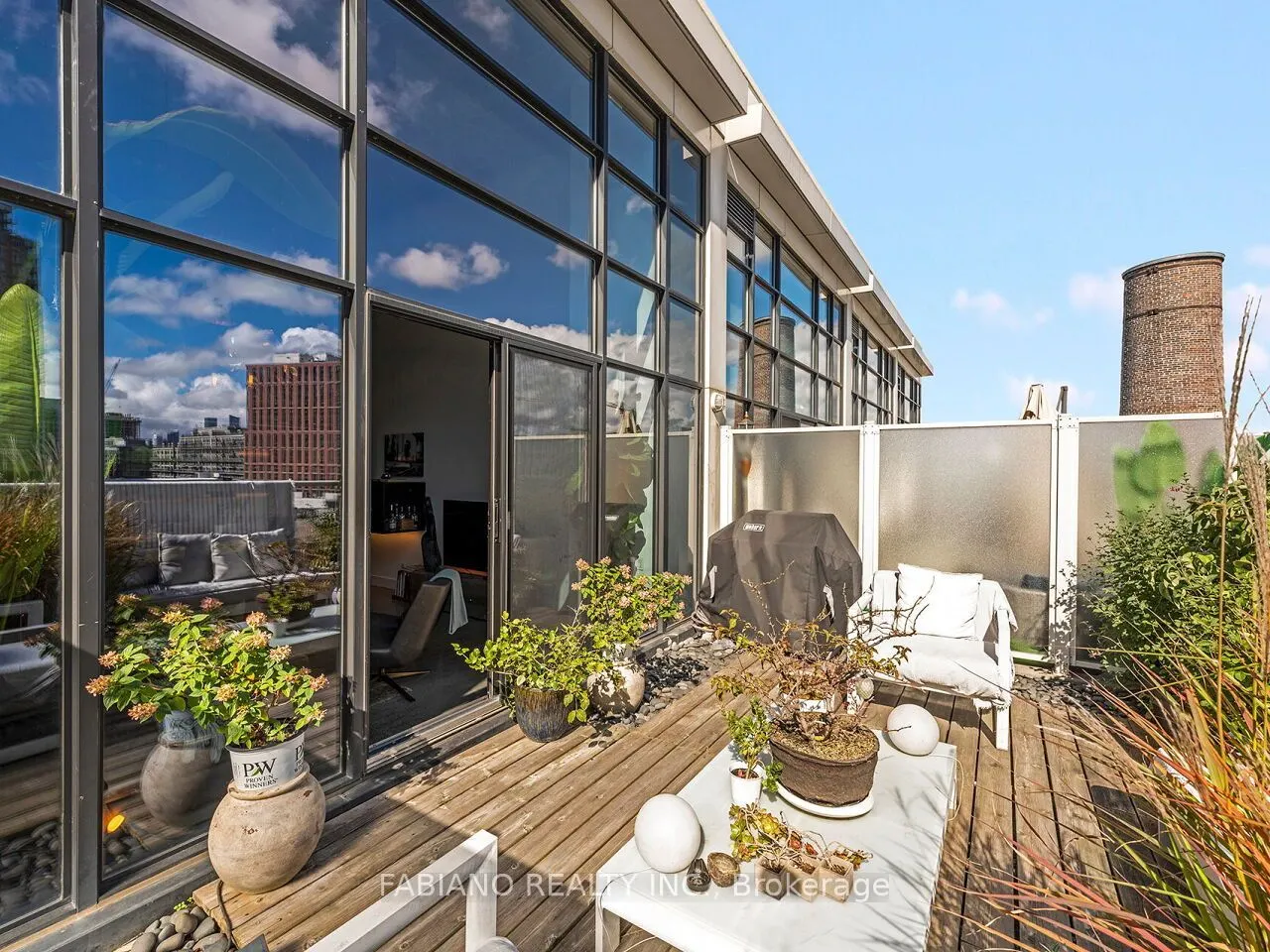 43 Hanna Avenue #532