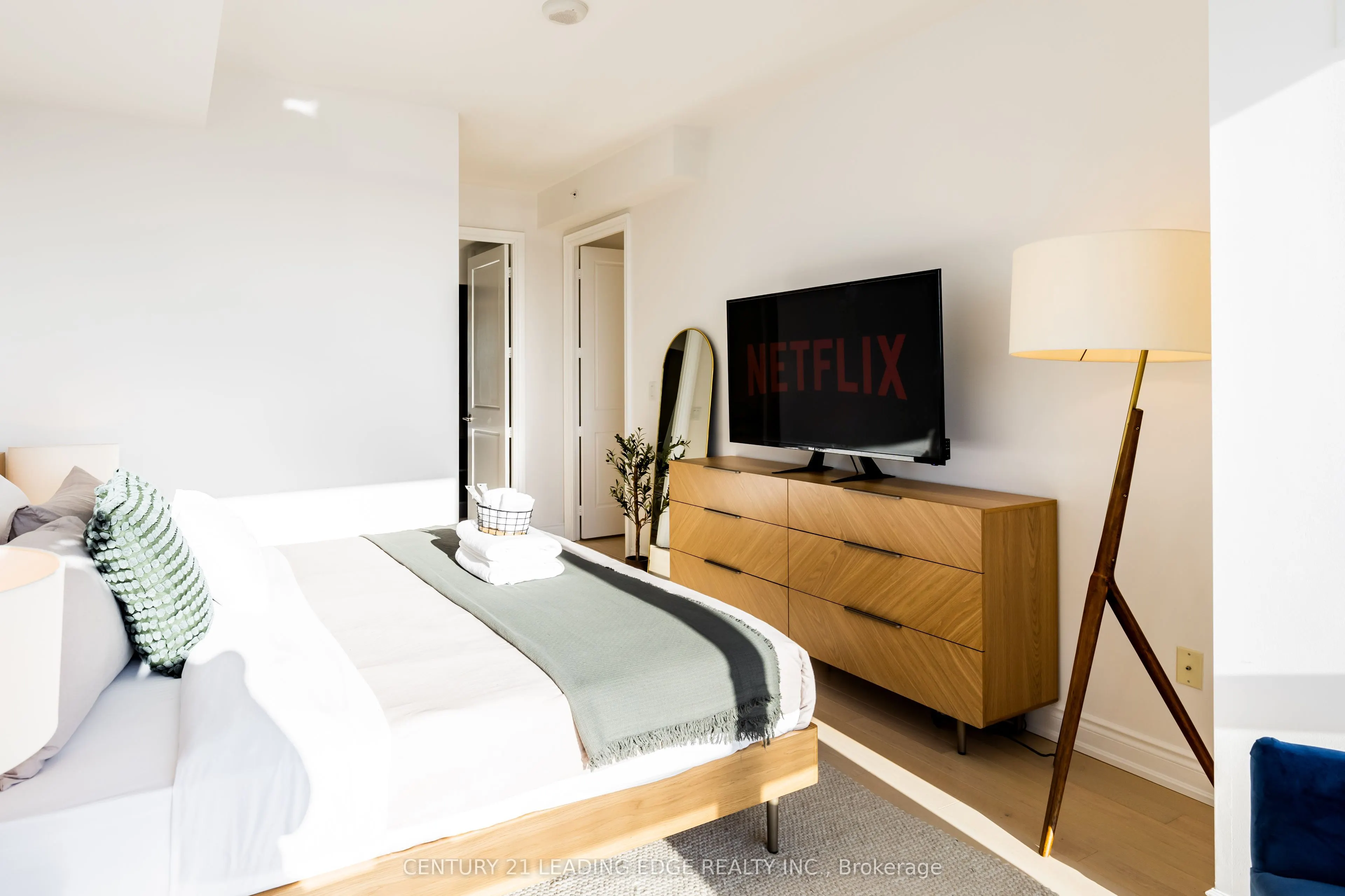 388 Yonge Street #7310
