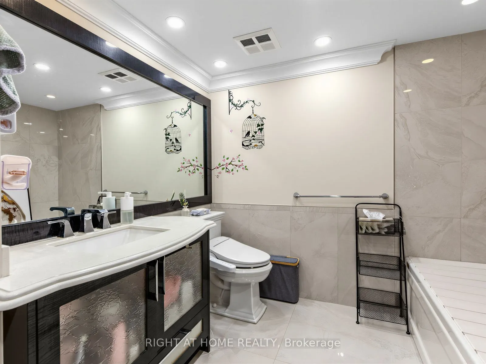 28 Hollywood Avenue #311