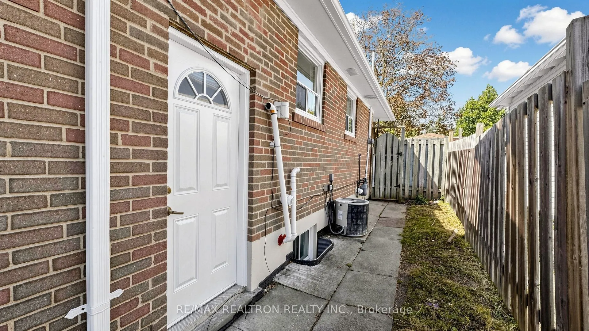 23 Lesgay Crescent