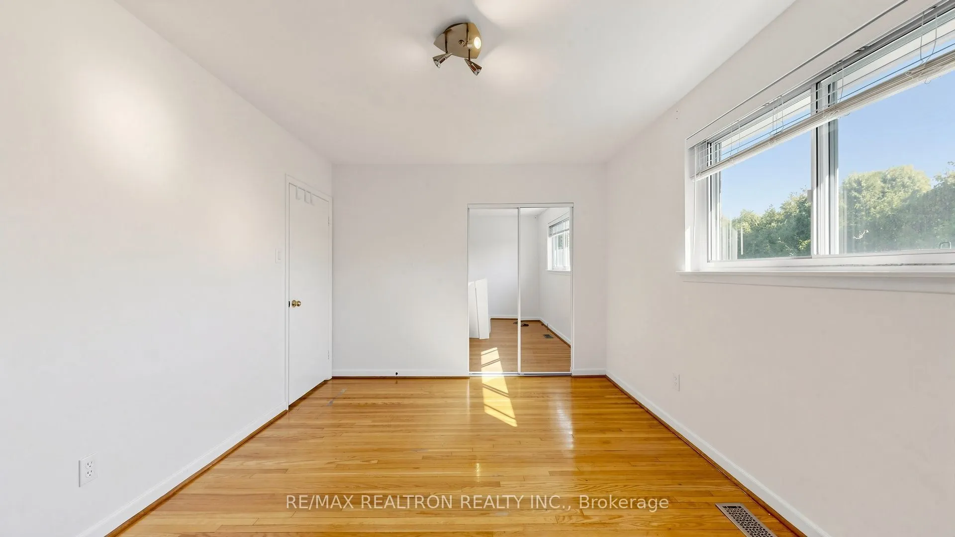 23 Lesgay Crescent