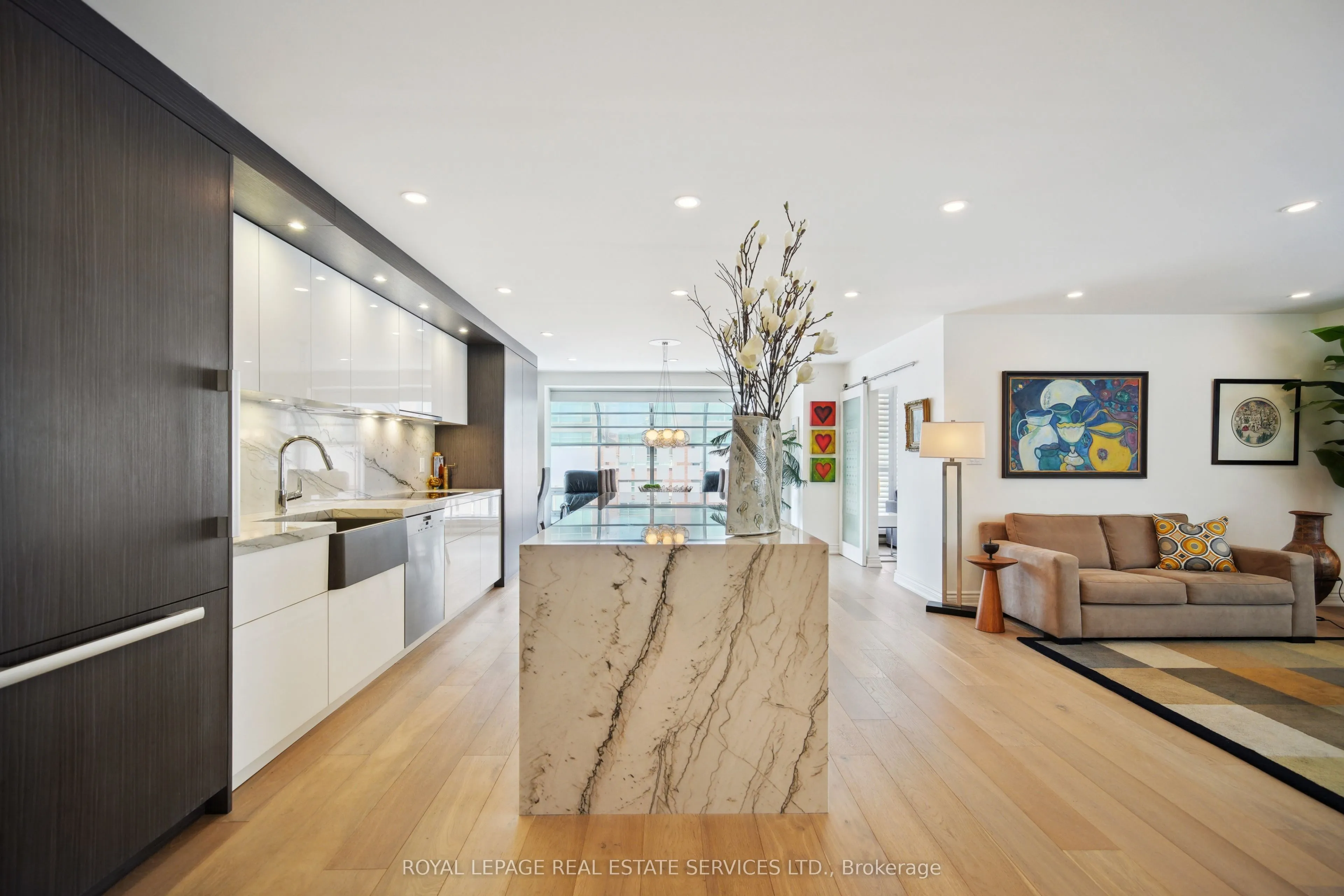 480 Queens Quay W #601