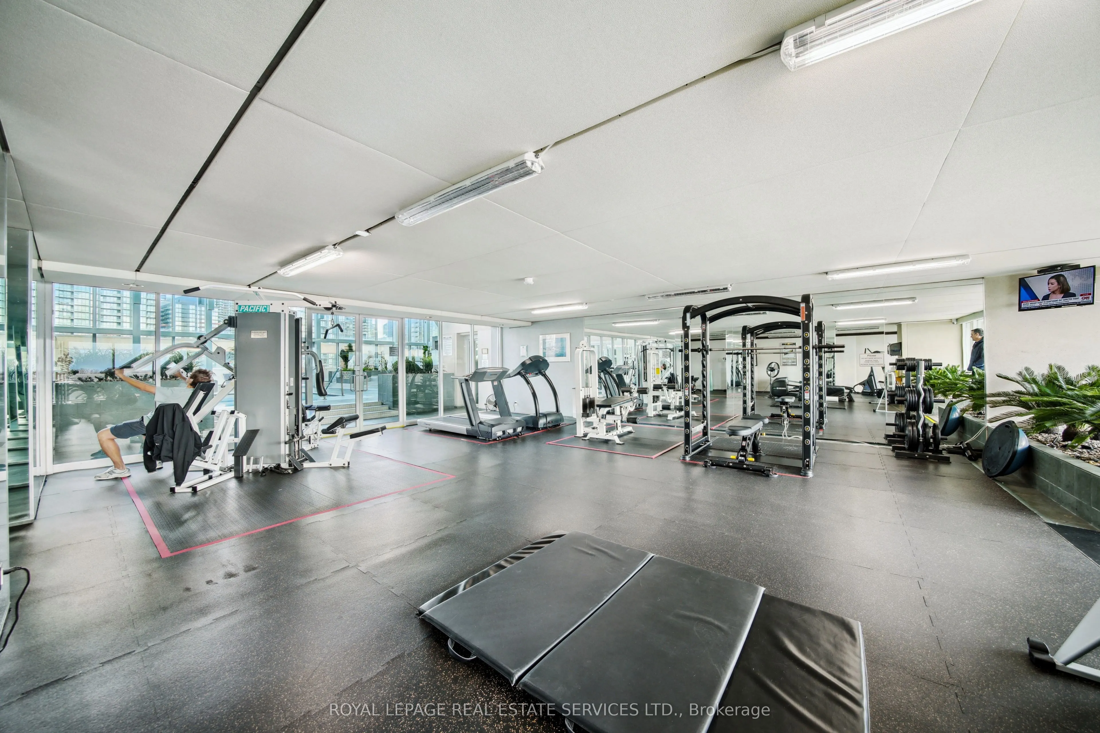 480 Queens Quay W #601