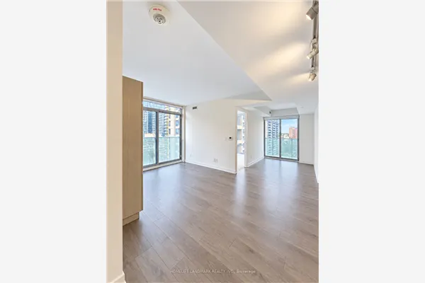 501 Yonge Street #905