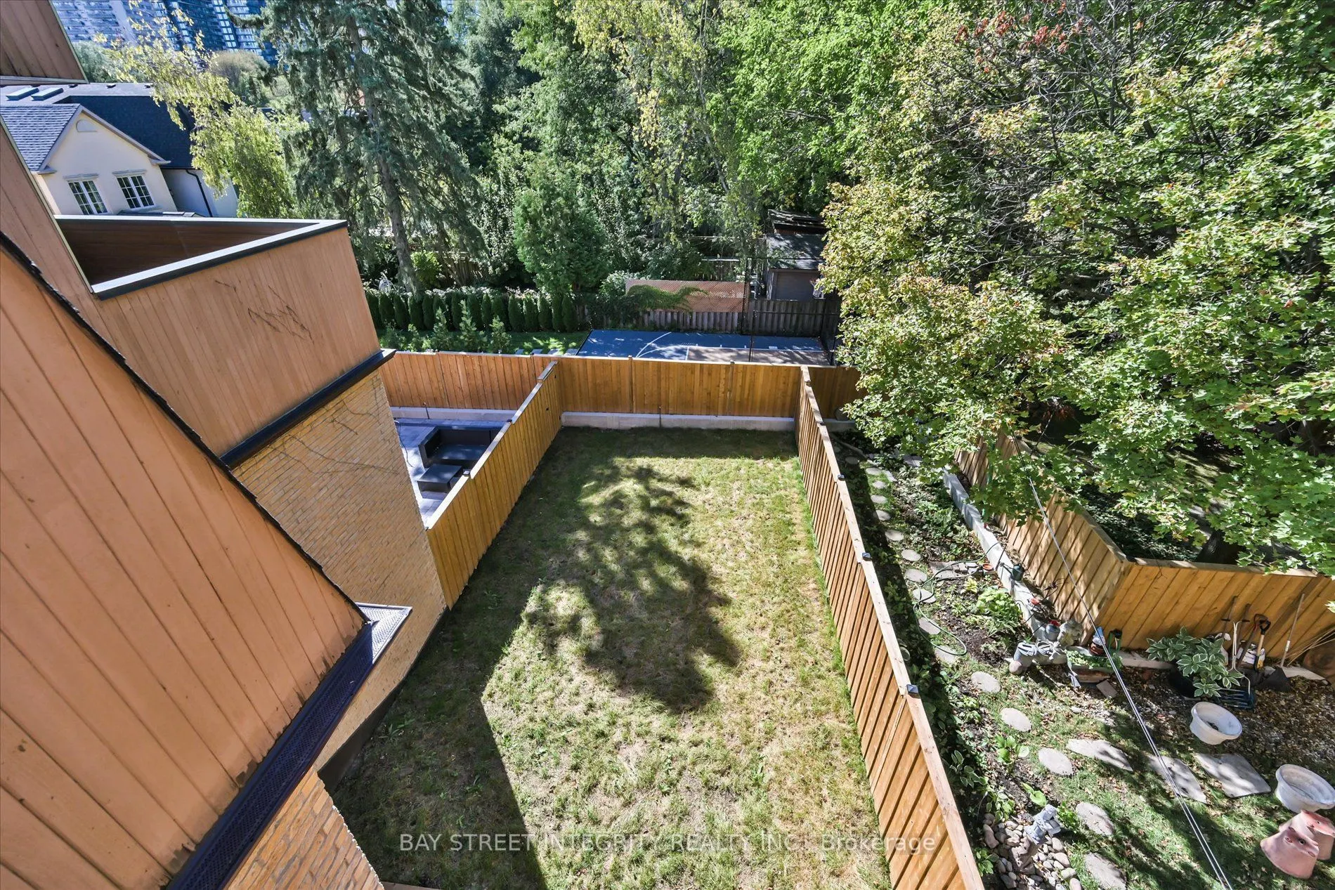 250 Erskine Avenue #7