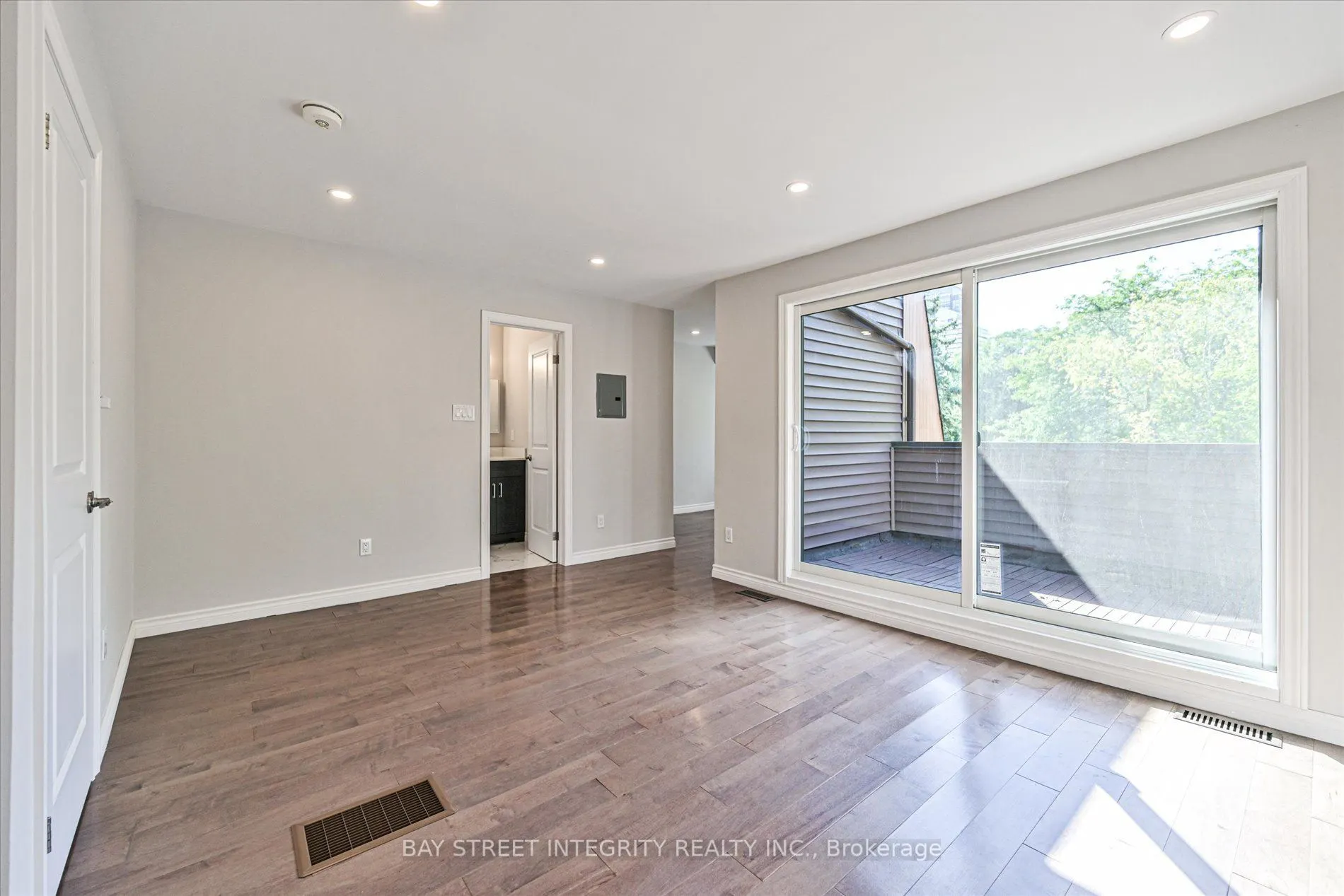 250 Erskine Avenue #7