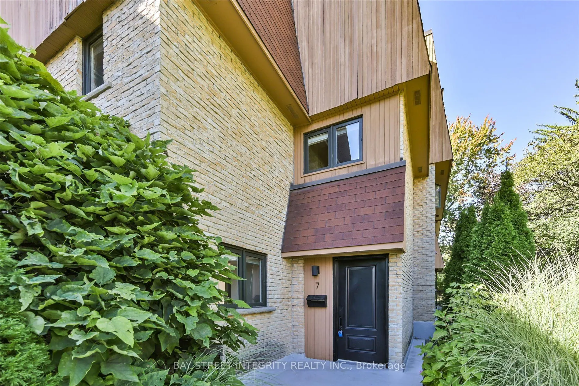 250 Erskine Avenue #7