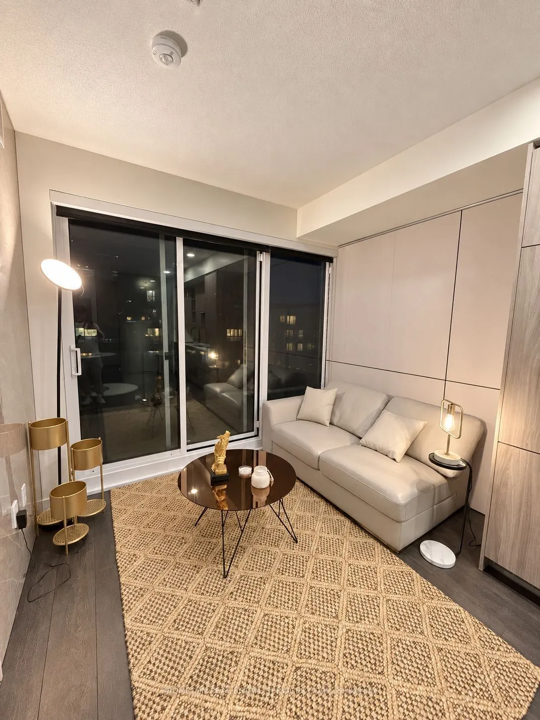 85 McMahon Drive #907