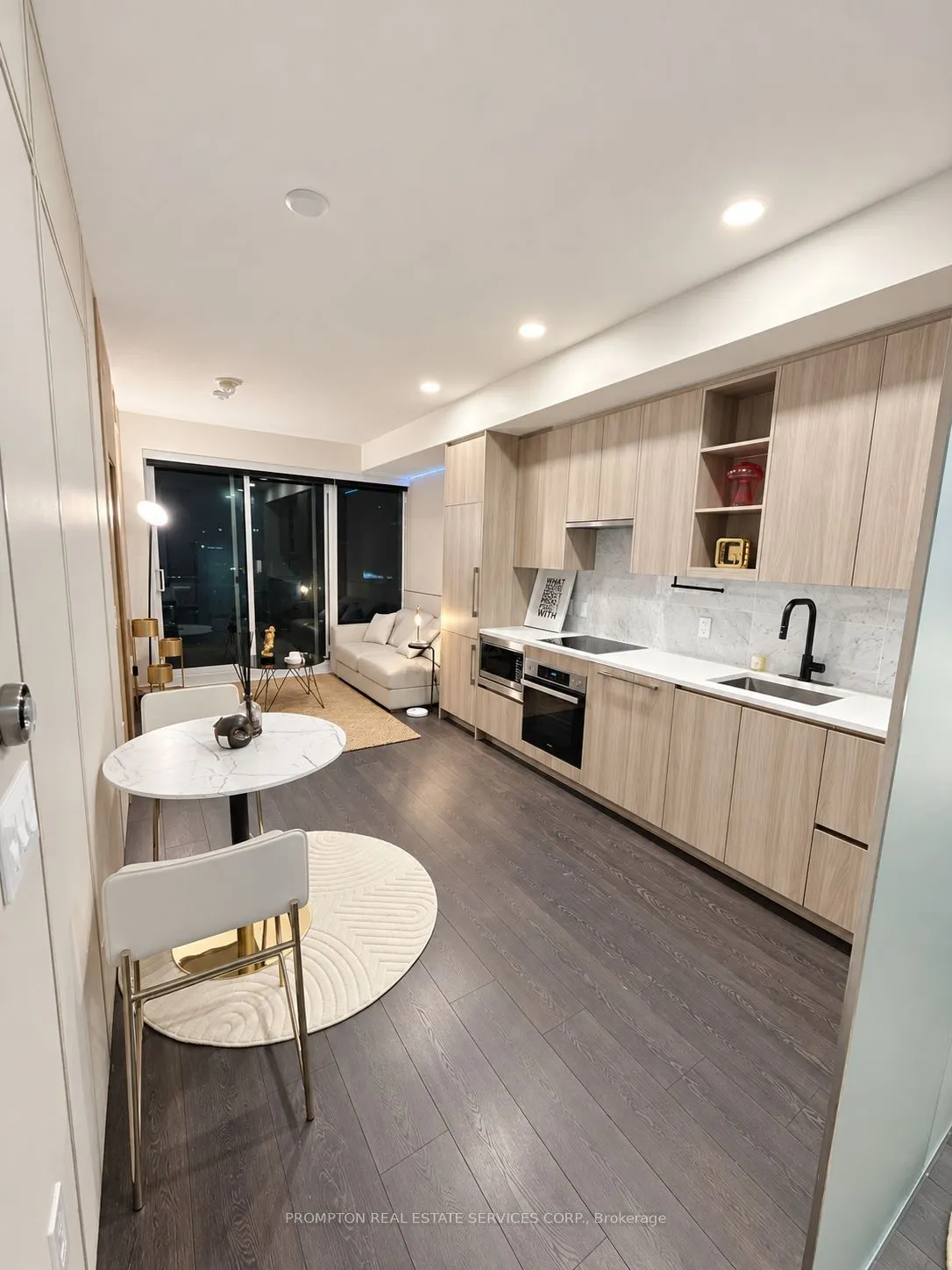 85 McMahon Drive #907